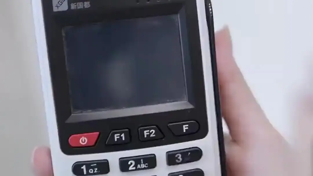 (Dialih suara) Semakin Boros, Rezeki Justru Lancar: Saat Kartu Jatuh, Harga Mobil Melonjak