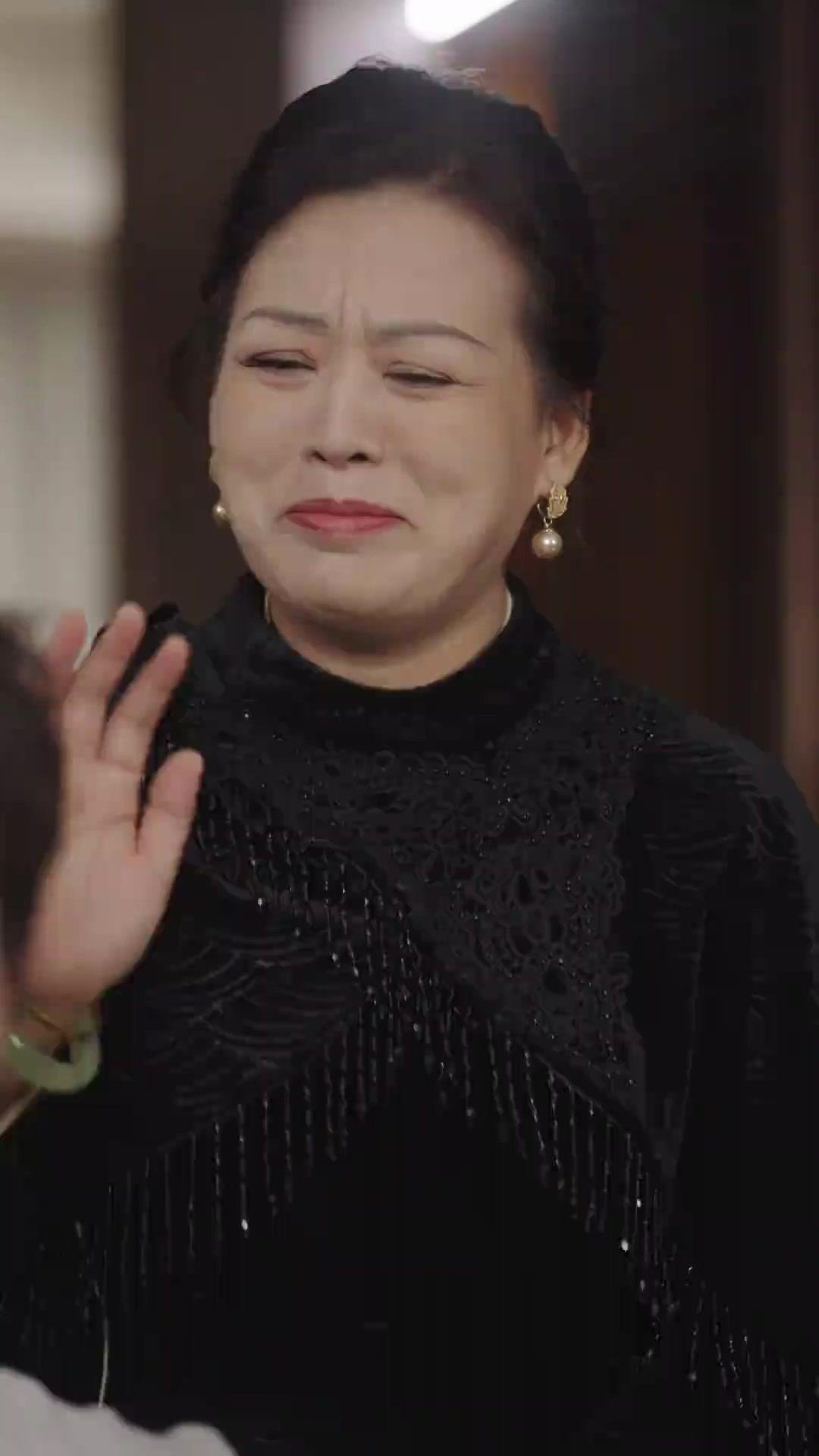 (Doblado) ¿La sustituya de quién?