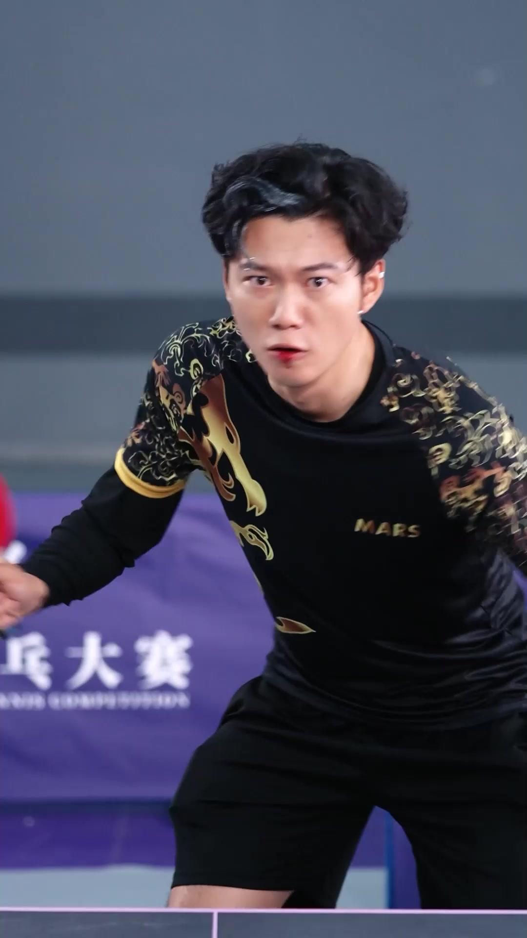 라켓을 든 소녀