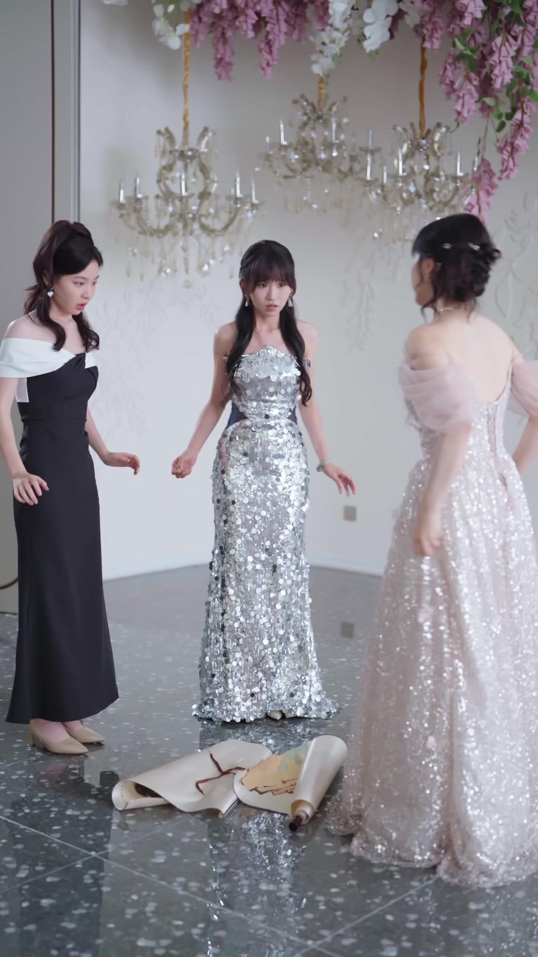 Skrip Di Tangan, Dunia Milikku