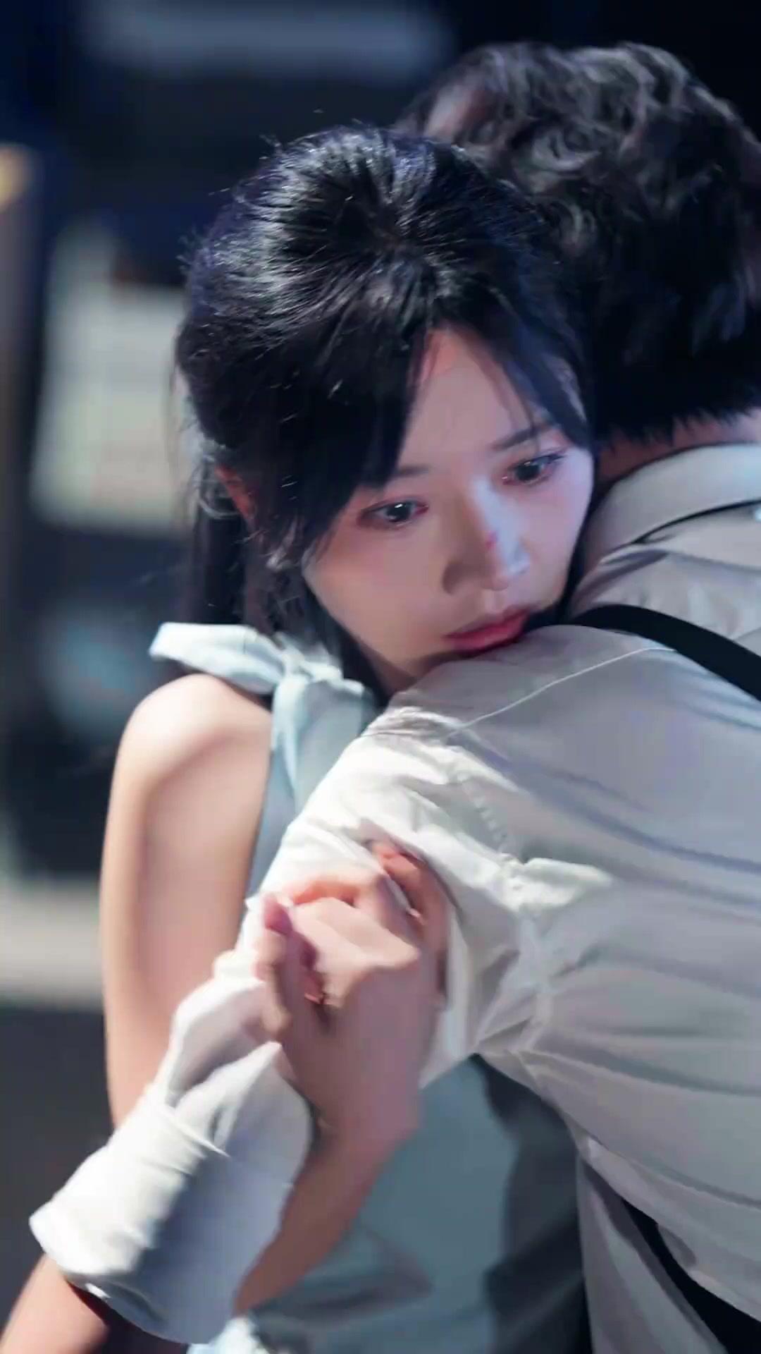 MENTIRES ÉCLATÉS, AMOUR COURONNÉ