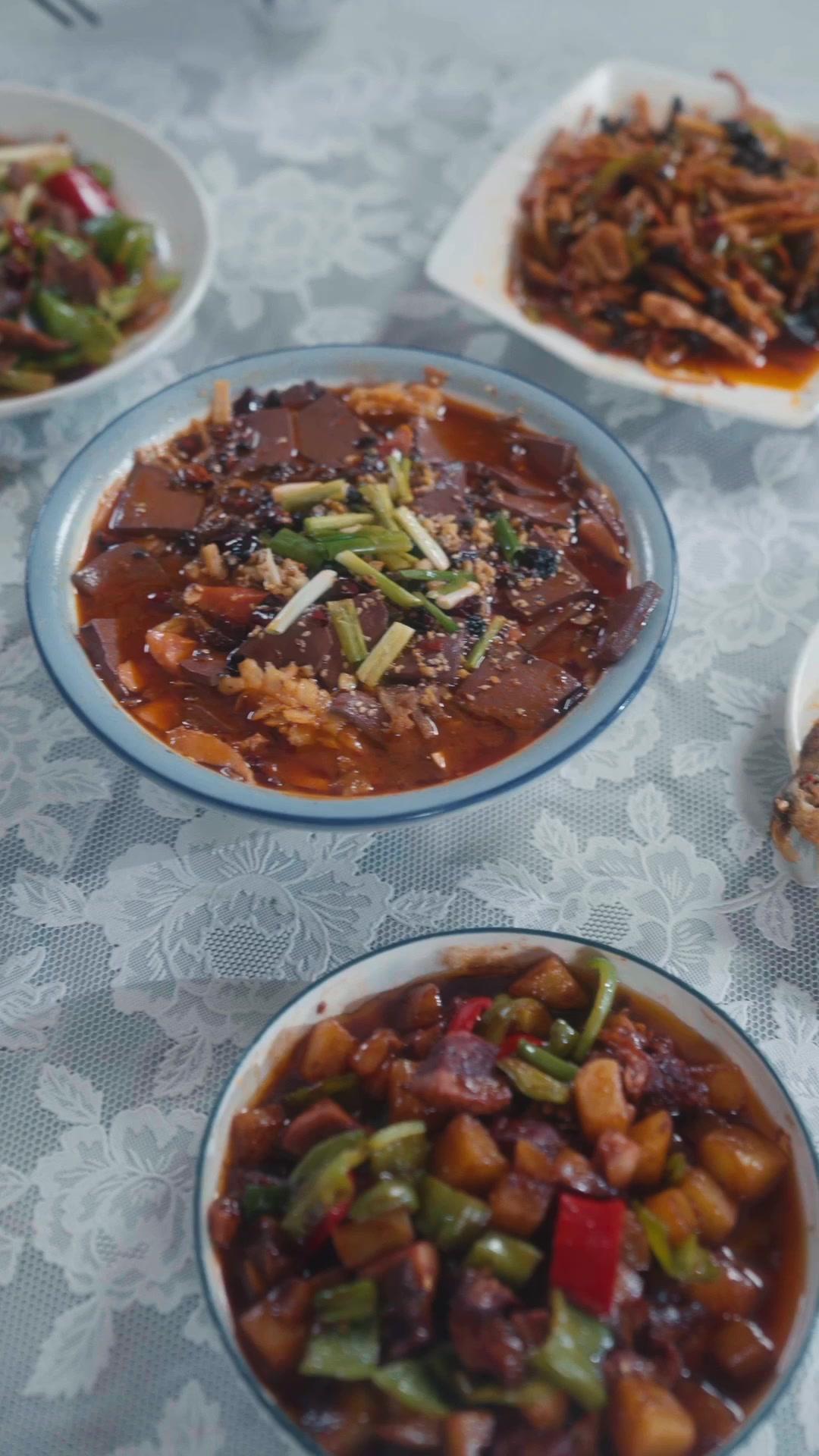 Cinta di Balik Lukisan