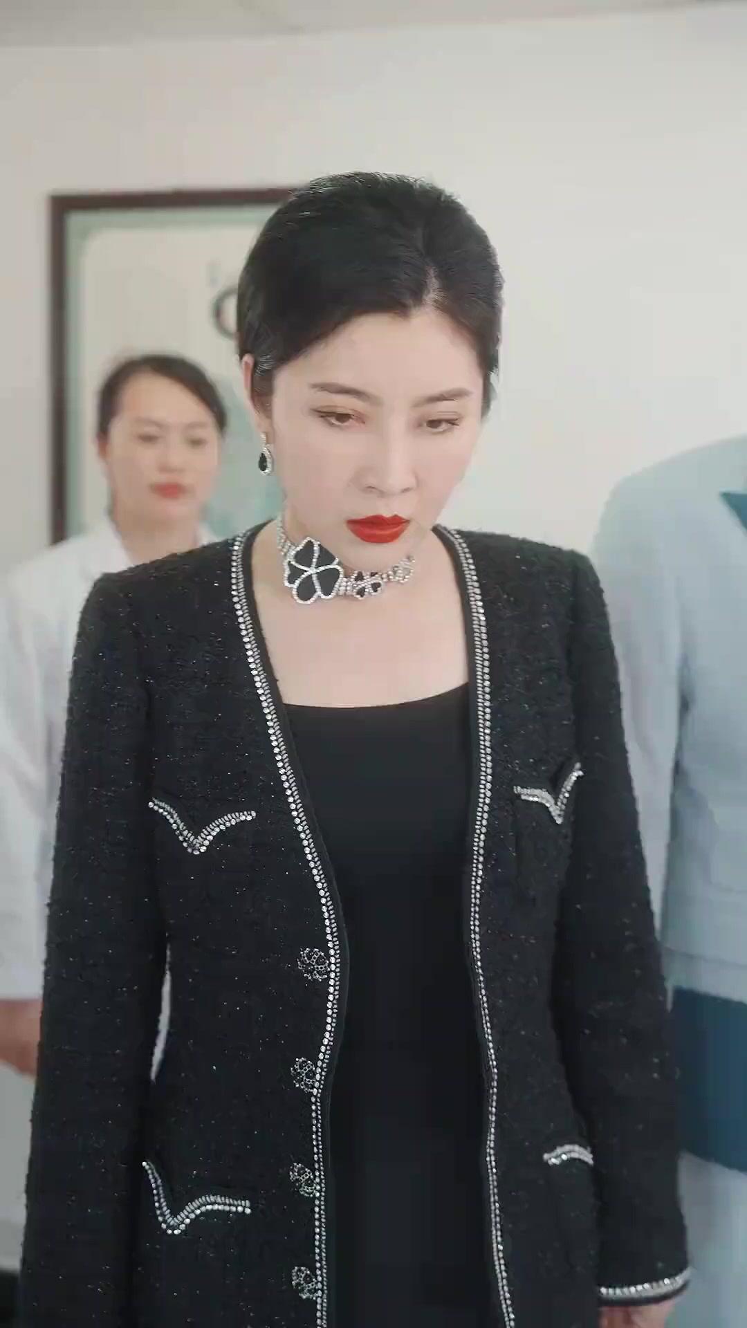 UNE FAMILLE TROP TARD