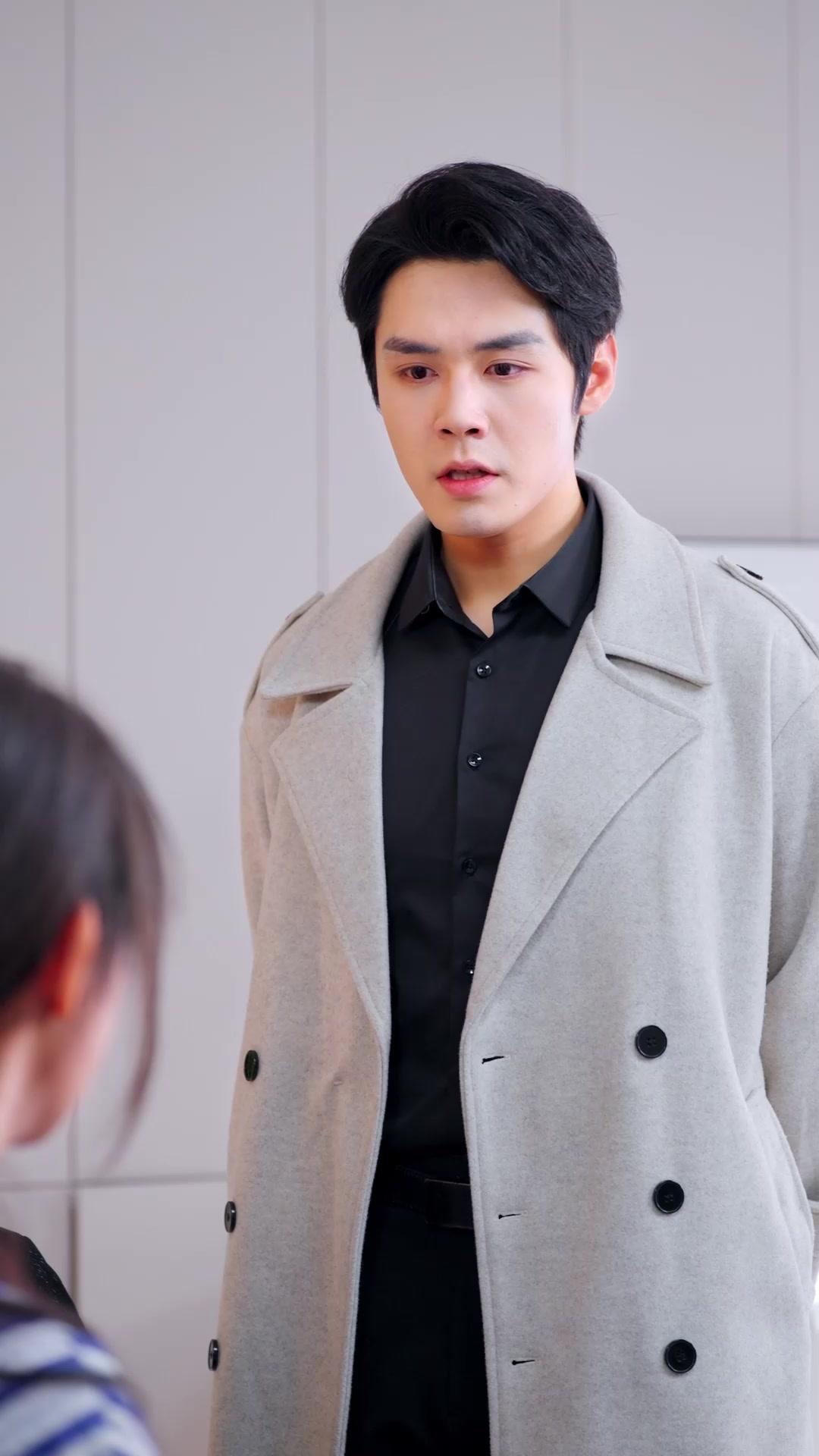 被背叛後，他撿走了我