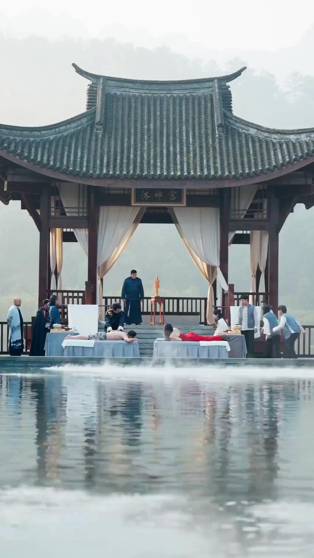 (Doblado)El Dios del Masaje Desaparecido