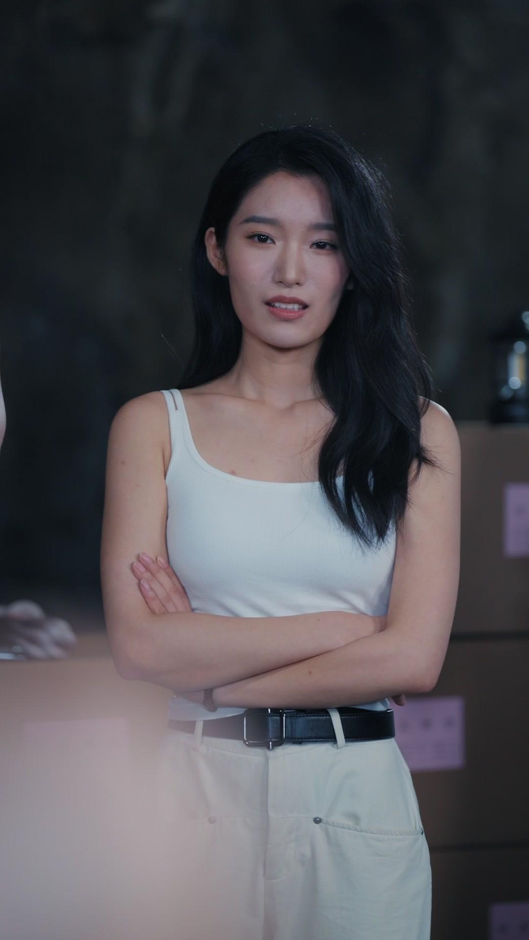 Lari!  Jerung raksasa datang!