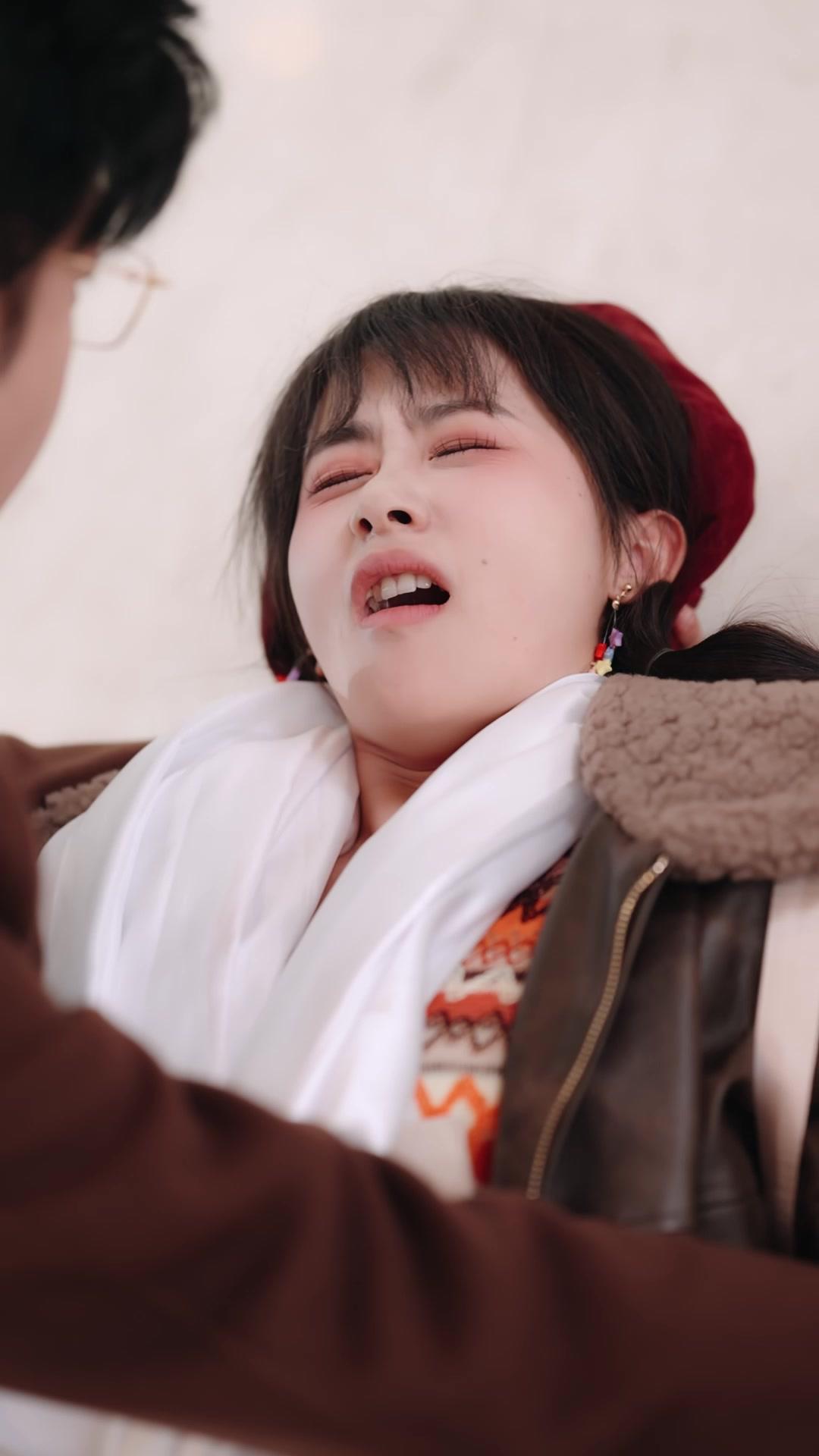 개틀링을 든 신부