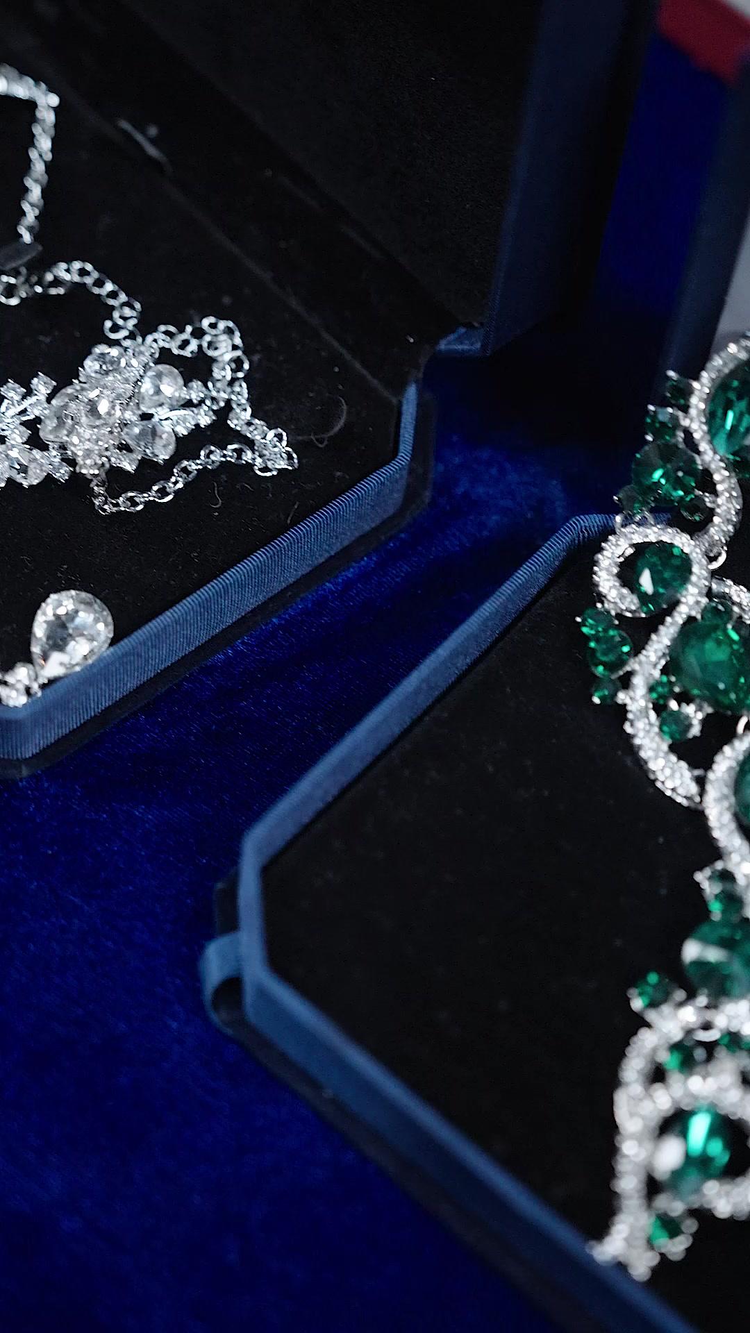 À CHAQUE MORT, JE T'AIMAIS ENCORE