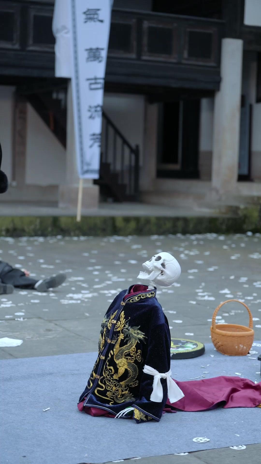 Ölüm Kitabı ile Dünyaya Dönüş