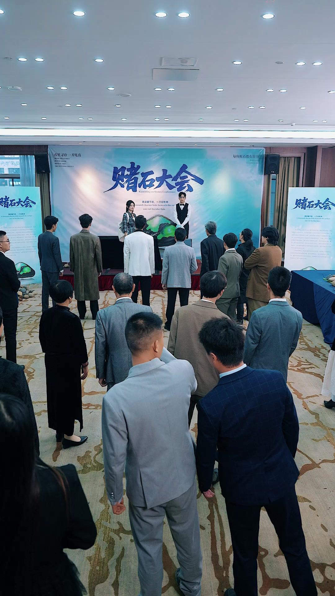 LA PAUVRE DEVIENT REINE