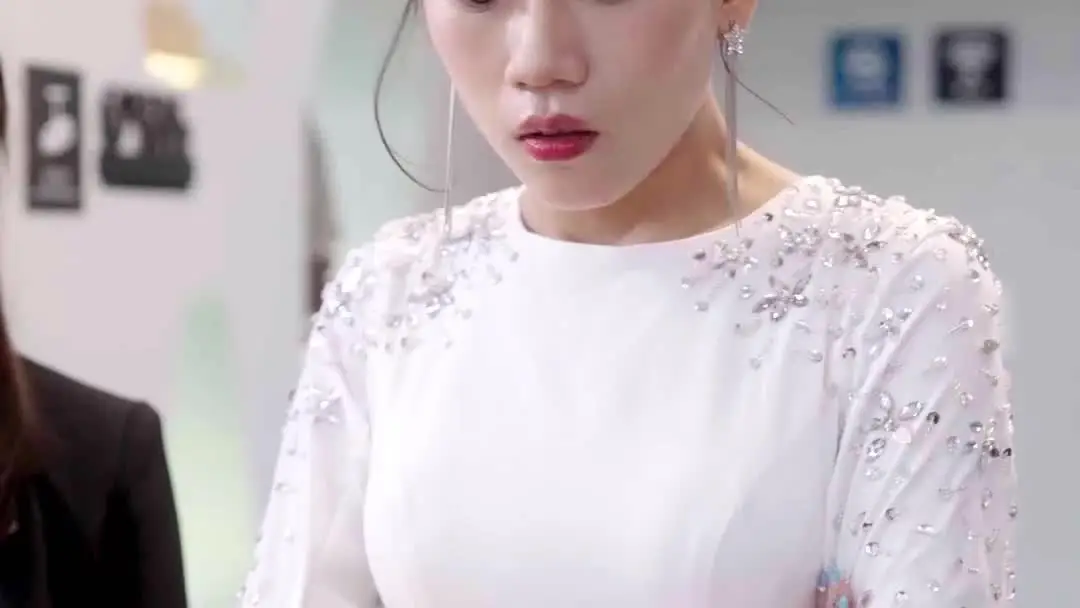 離婚後，高冷前妻夜夜數淚：當珠寶成為情感的刑具