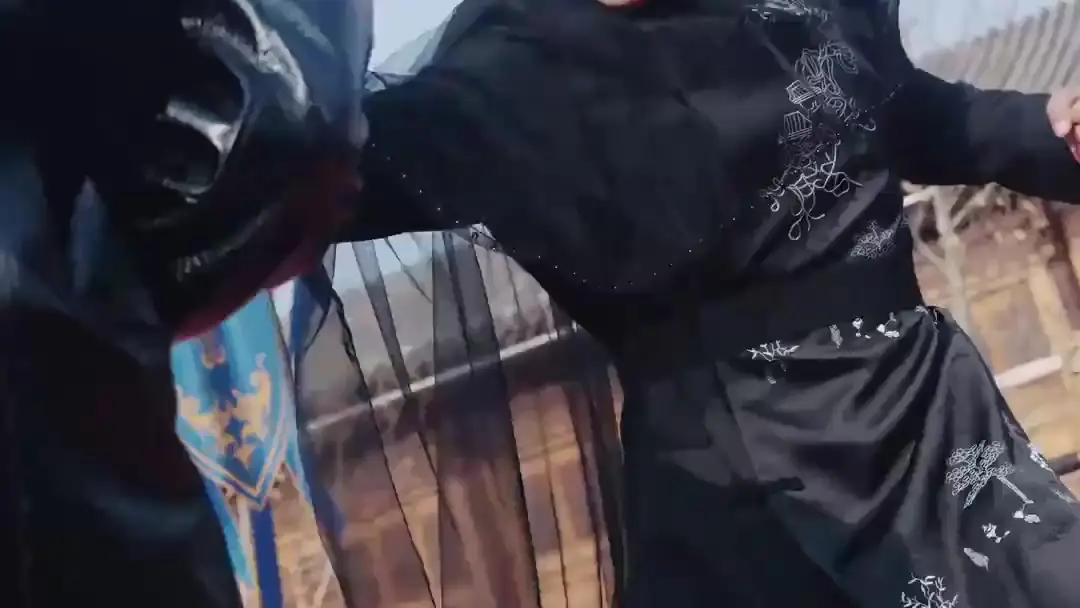 (Dublajlı) Ölümsüz Düştü Dünyaya, Eşim Kara Anka: Düşen Adamın Yüzüne Çıkan Gerçek