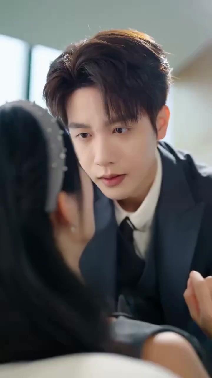 Per Sopravvivere, Mi Stringo al Mio Nemico