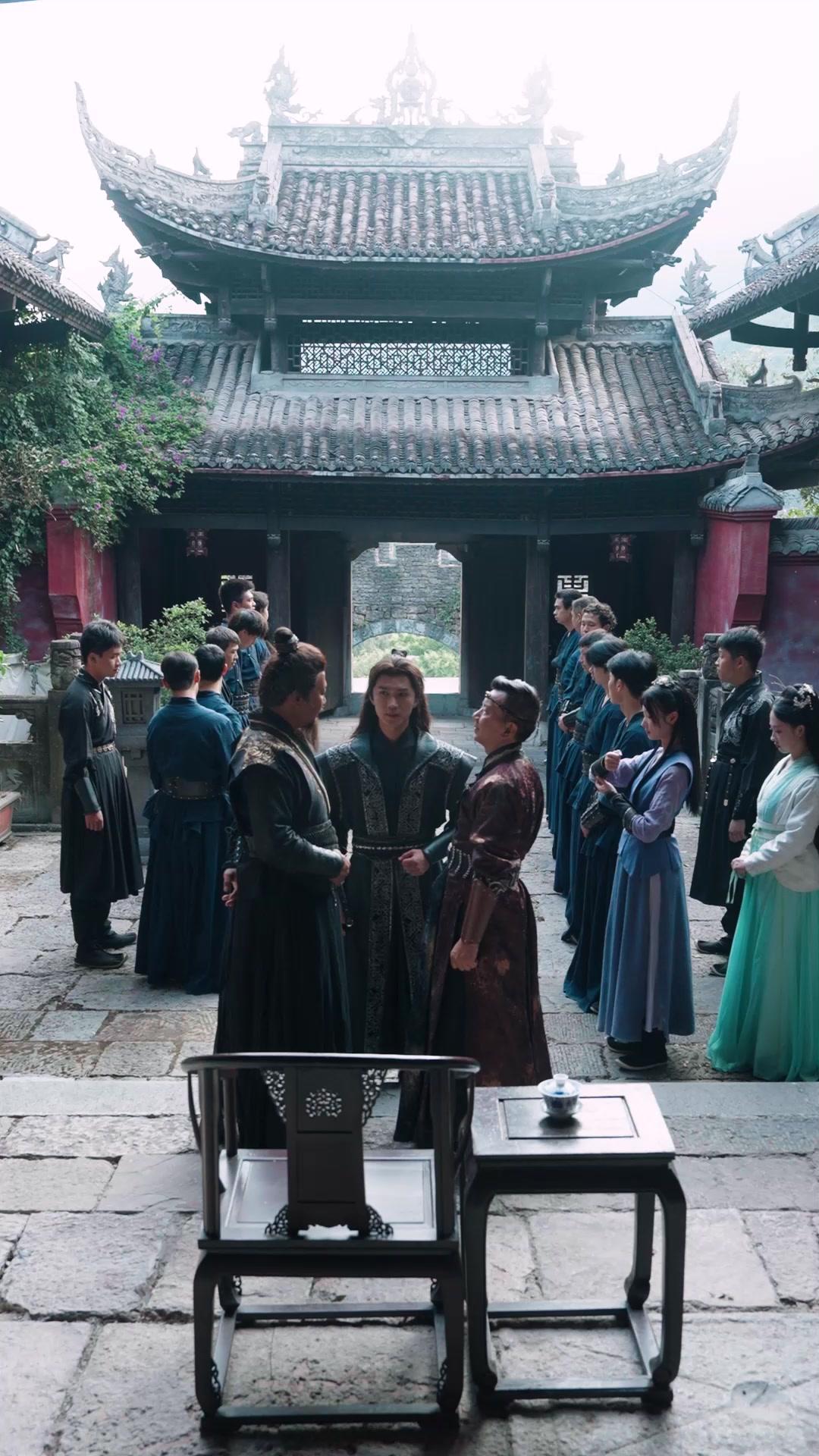 Bajo la máscara del inútil