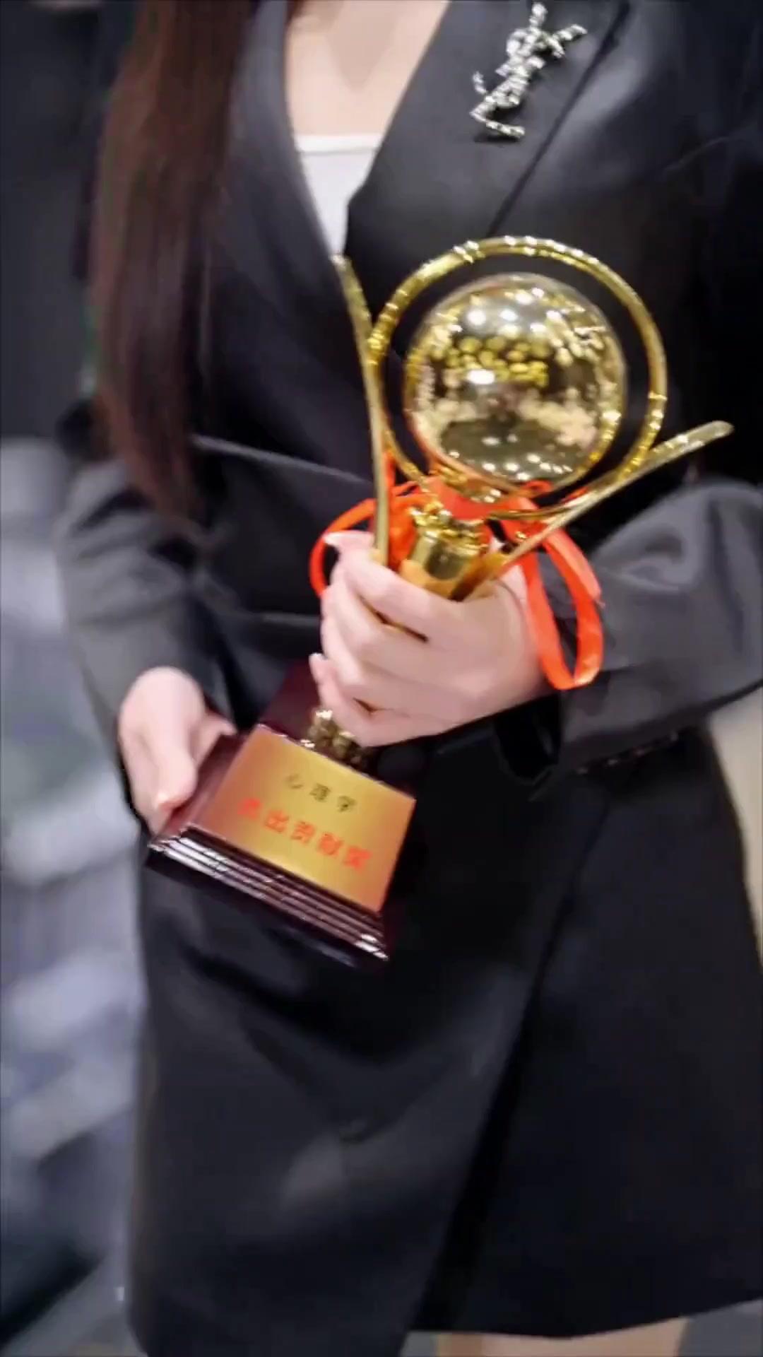 (Dublagem) Reencarnada: Amor com o Vilão