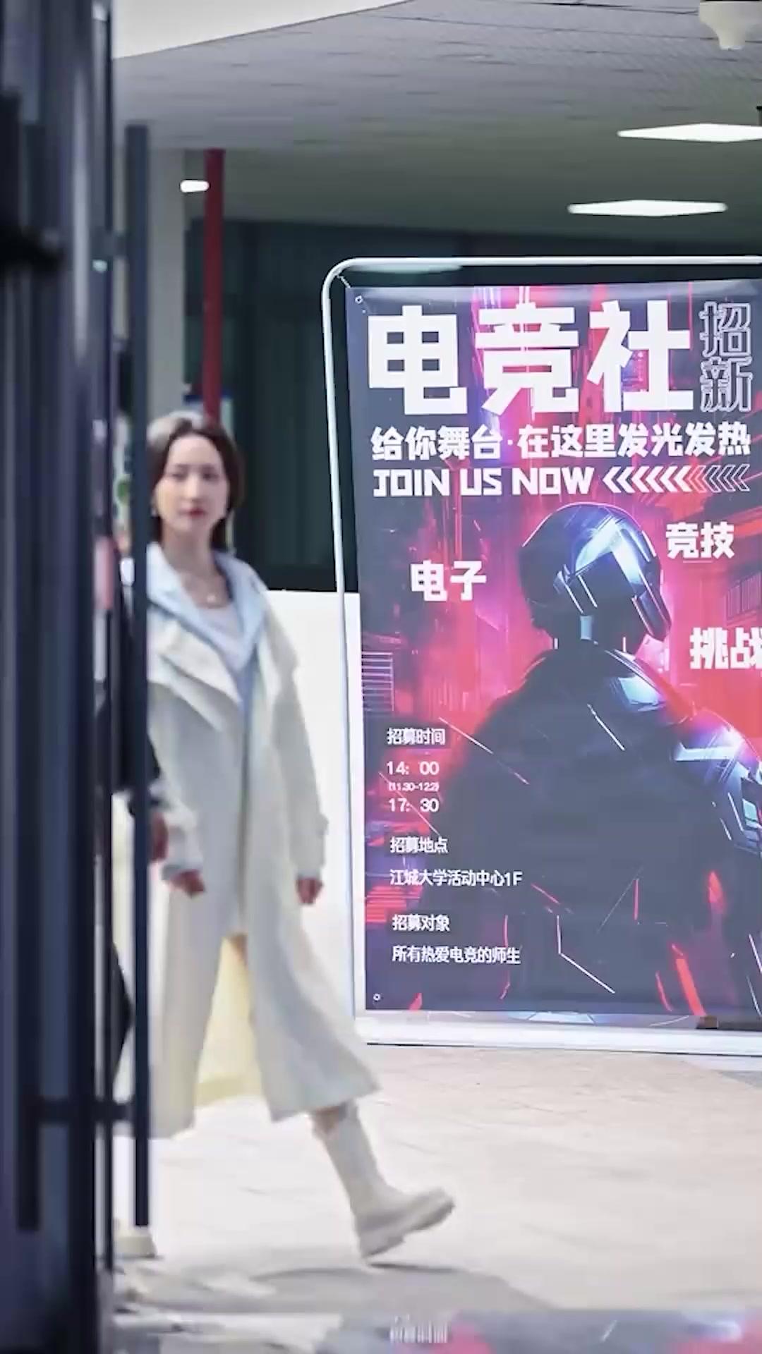 Önce Beyaz Ay, Şimdi Okul Güzeli