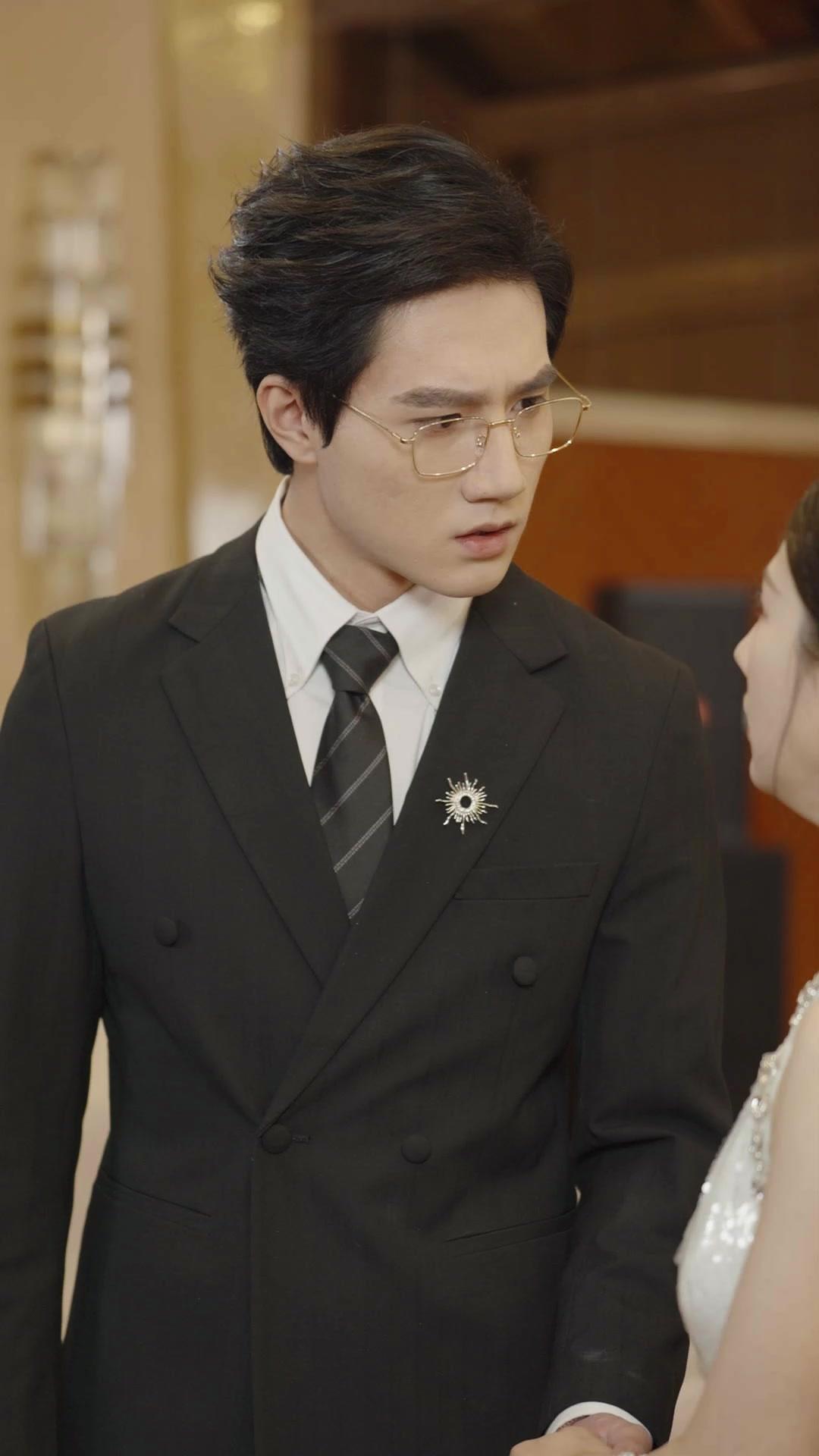 A Tia da Cantina É a Verdadeira Chefe