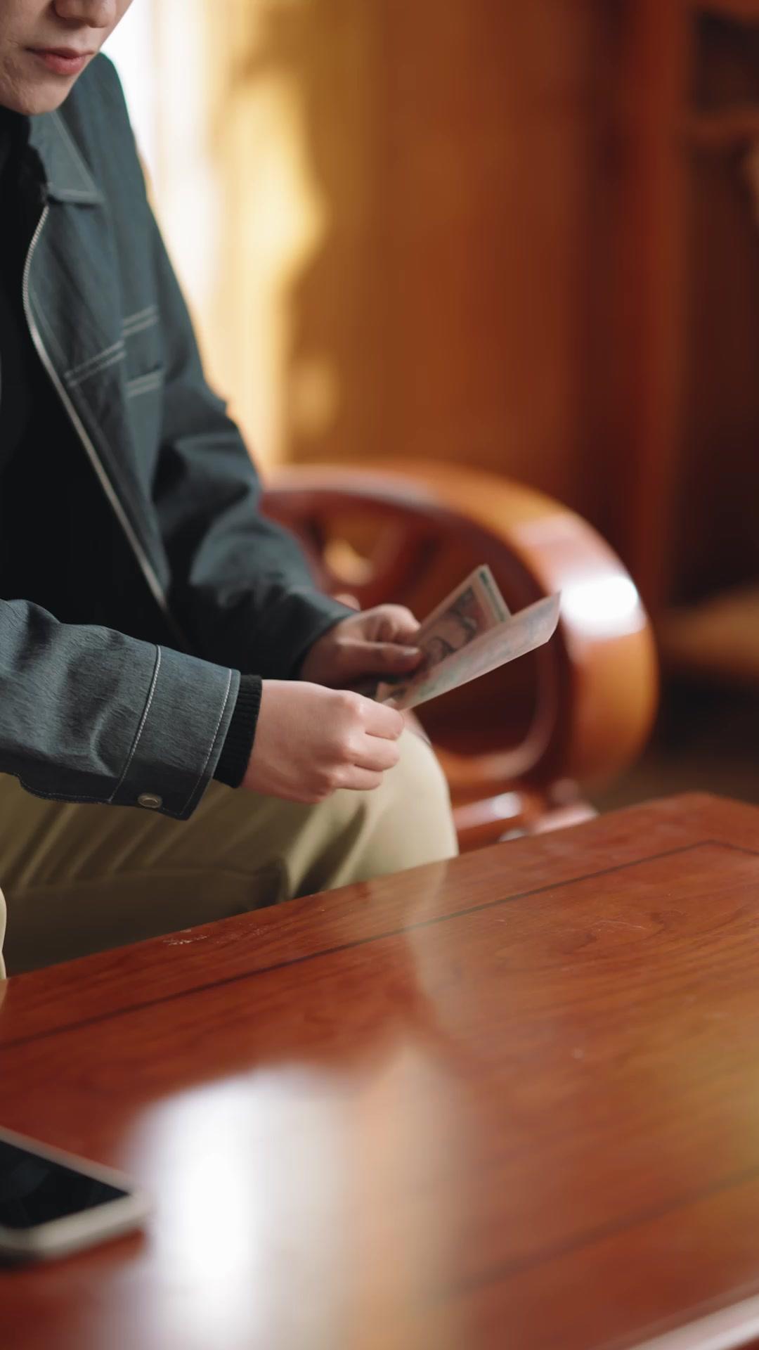 Gentong Ajaib Pengubah Nasib