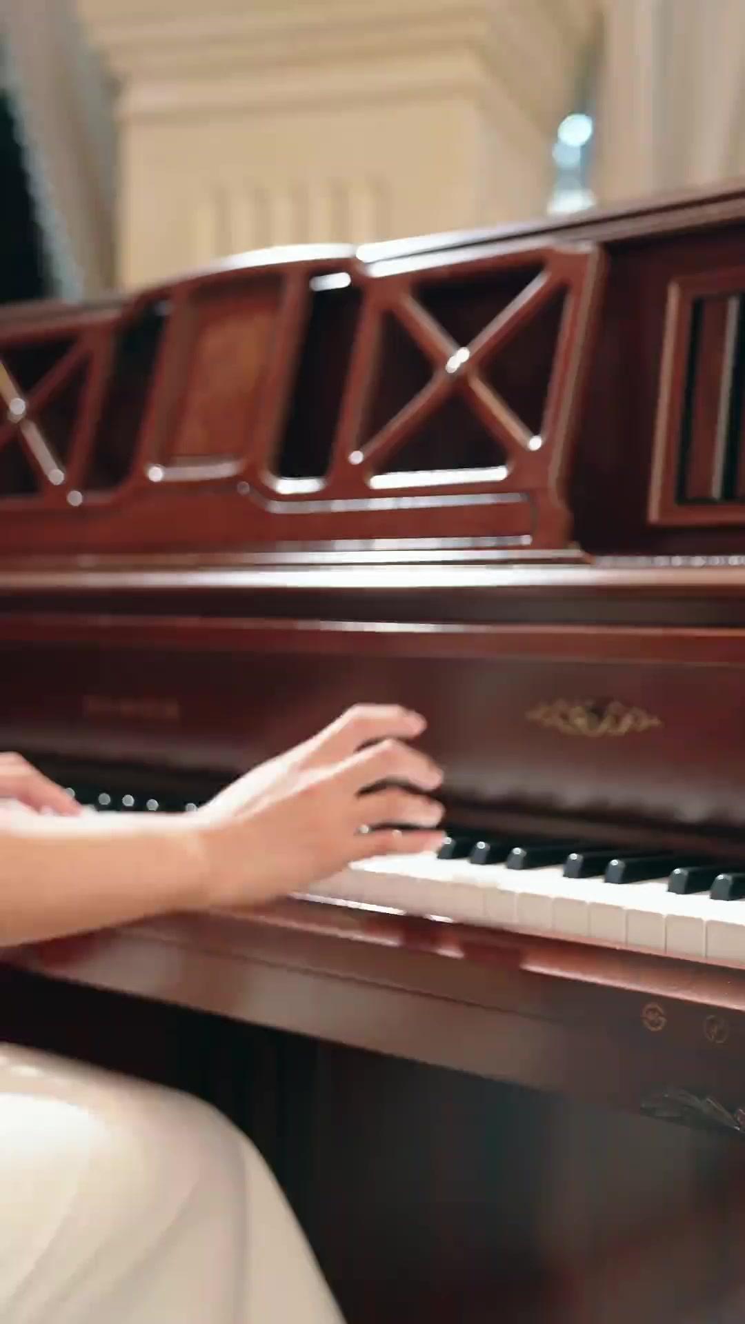 Nụ Hôn Bạc Tỷ