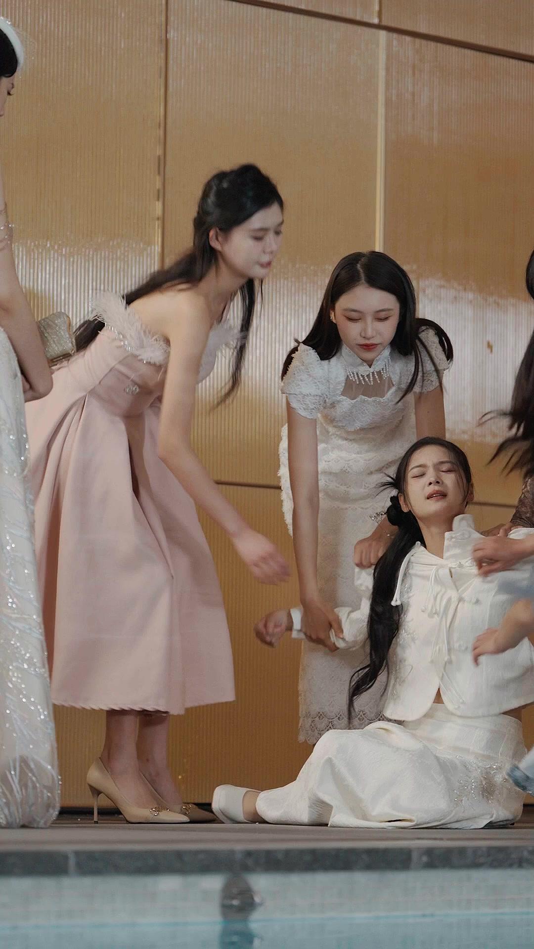 EMBRASSE-MOI JUSQU'À DEMAIN