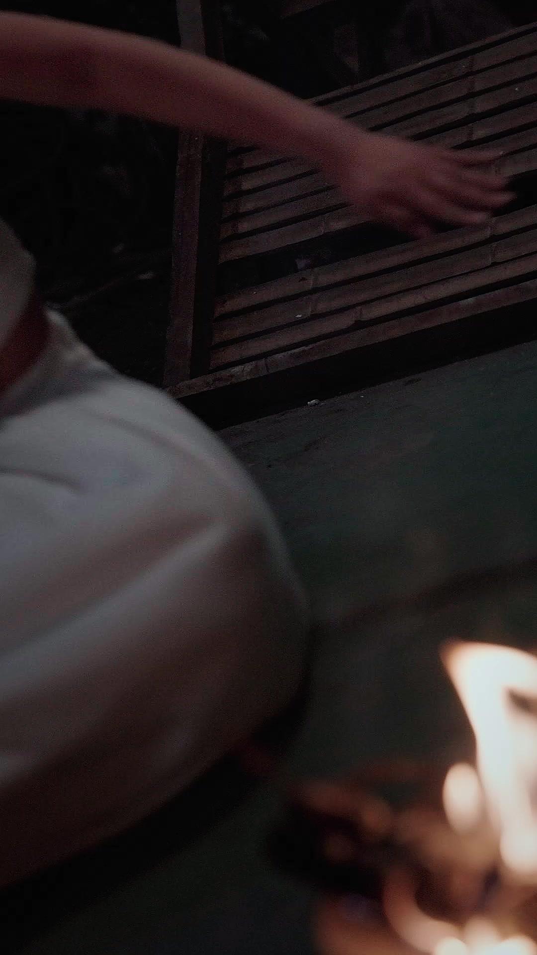 Mawar Di Tapak Tangan - Terlalu Menggoda