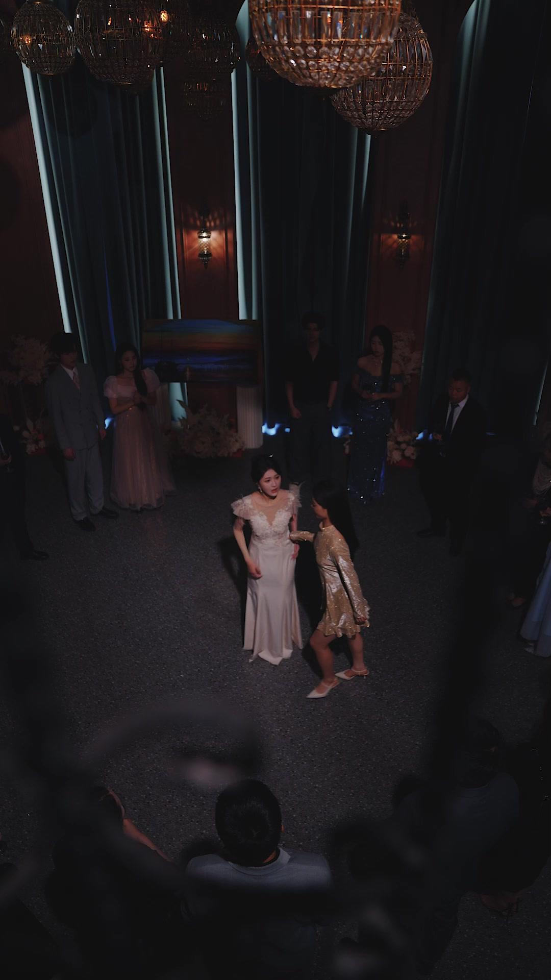 Cinta Terkoyak Malam Pertama 