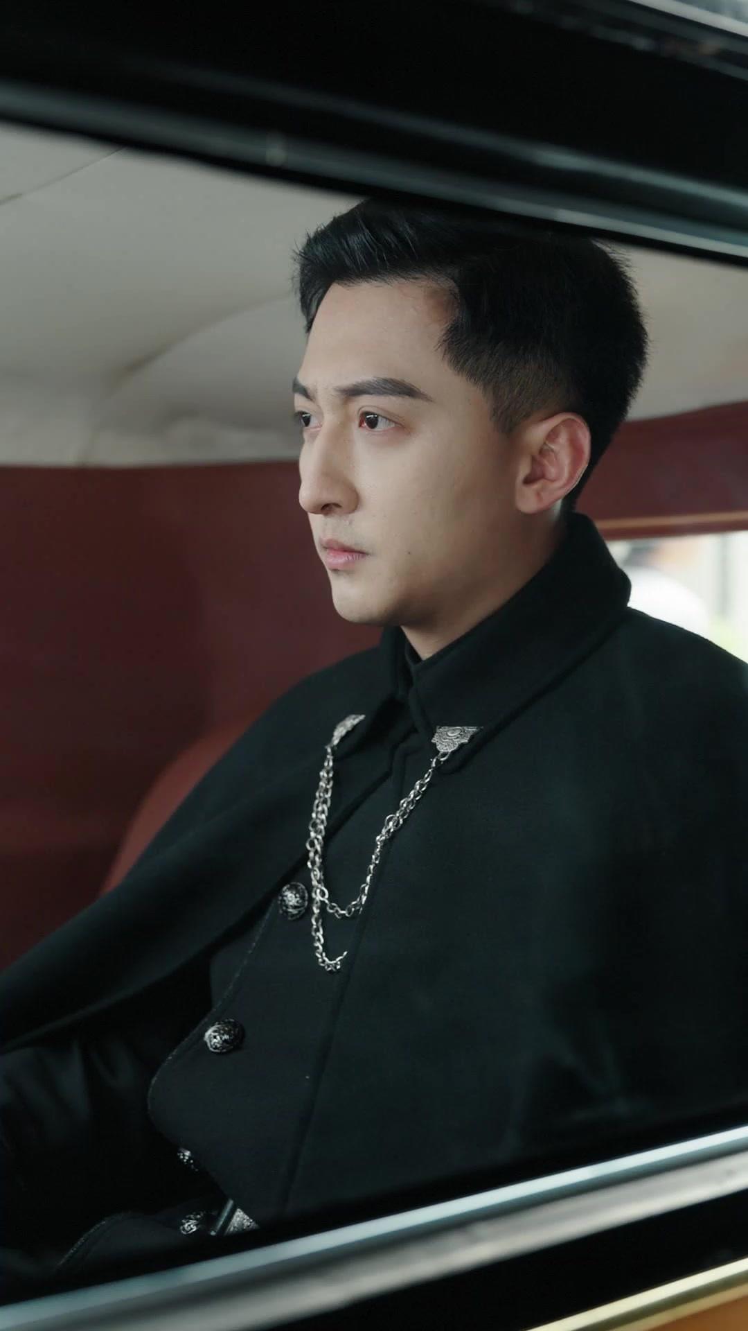 L'AMOUR PIÉGÉ DES JUMELLES