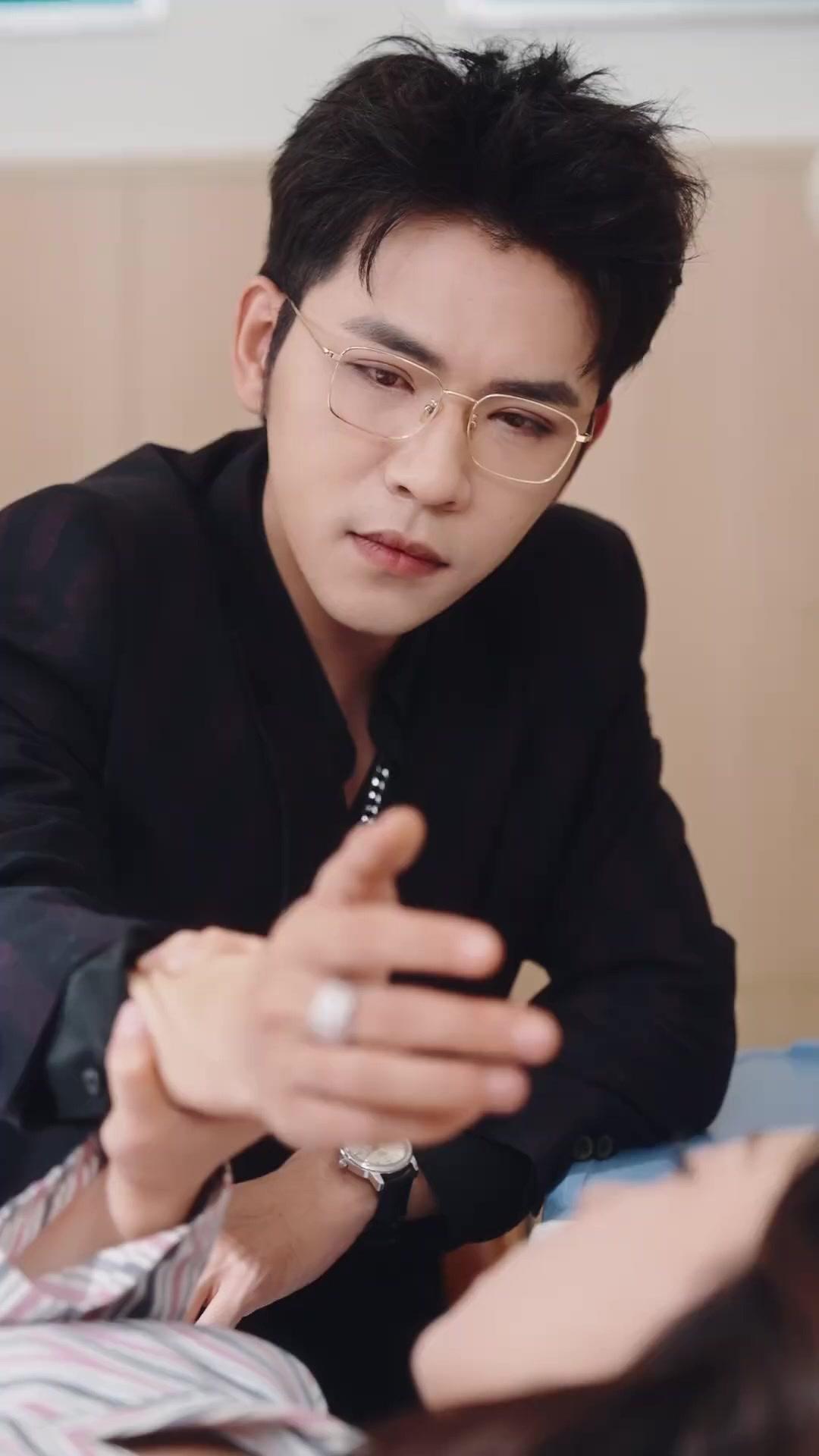 Seragam Perang di Balik Apron