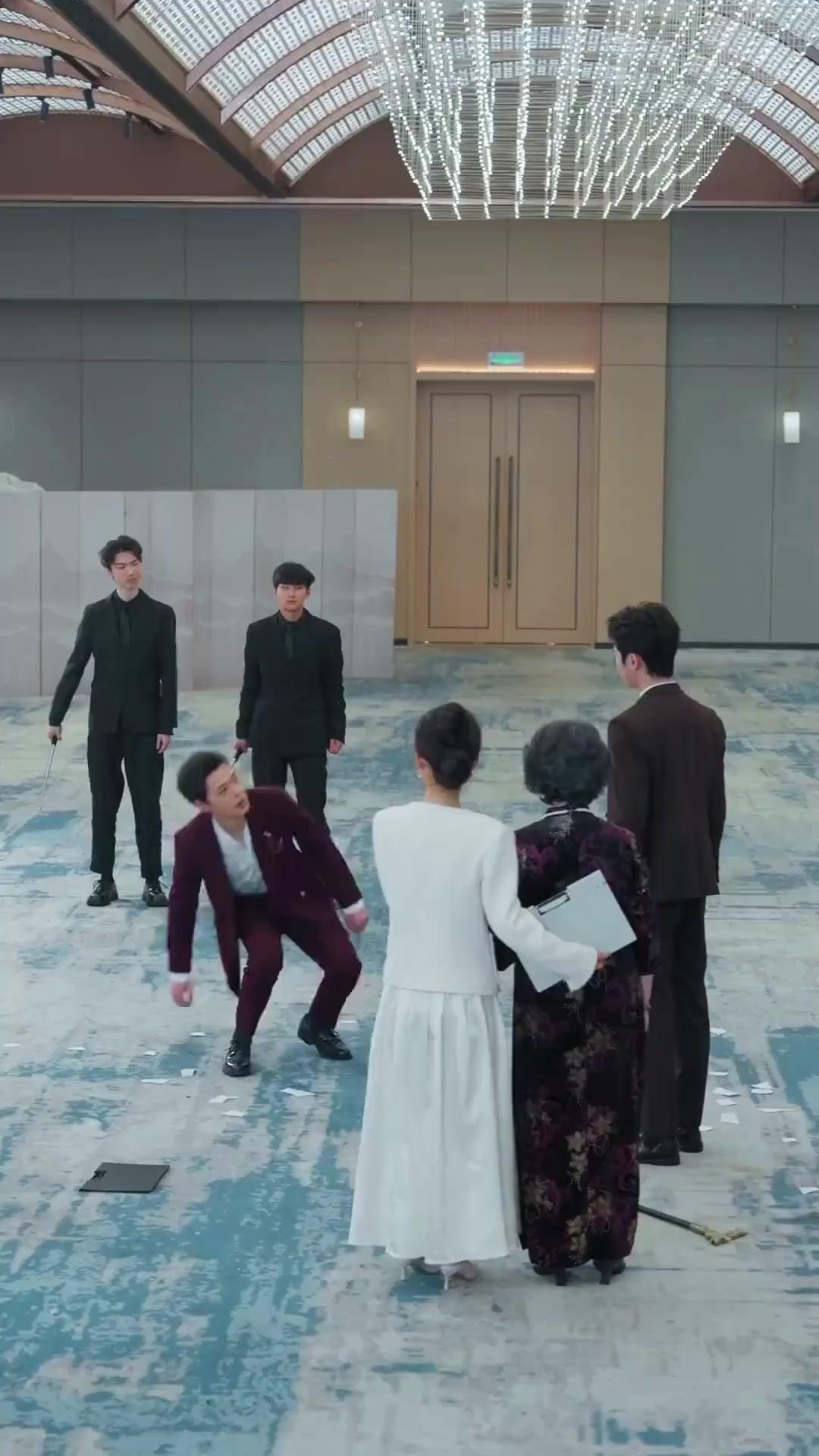 (Dubbed) Step Aside, the Real Heir is Back