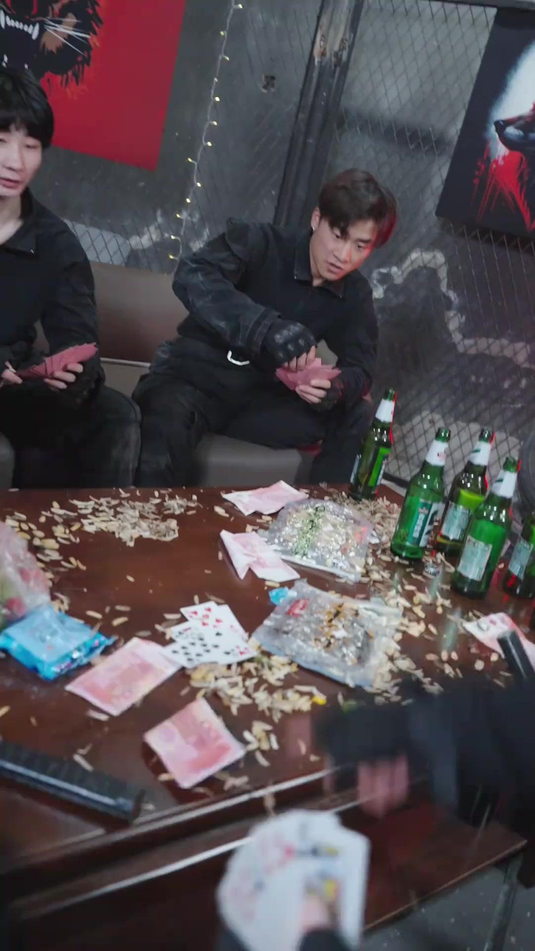 殺し屋ガールと御曹司の同居契約