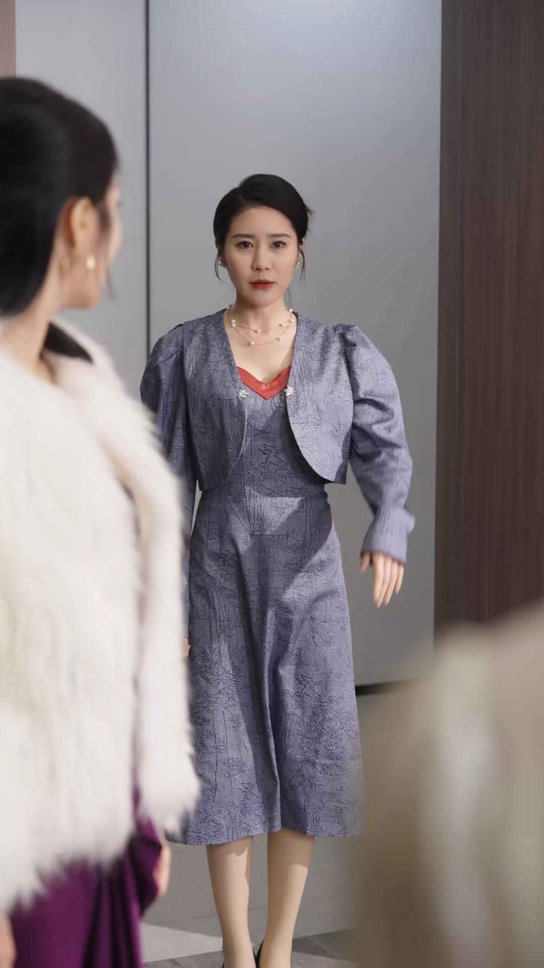 D'AMANT SECRET À PDG À LA MAIN DE FER