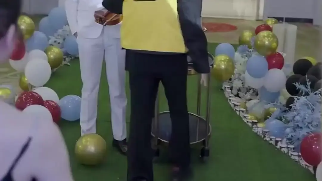 (Sulih Suara) Semakin Boros, Rezeki Justru Lancar: Biola di Tengah Pesta yang Mengguncang Ego