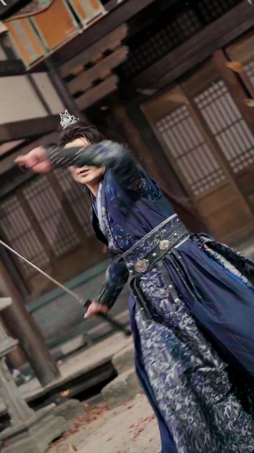 Desenvainó y todos se arrodillaron