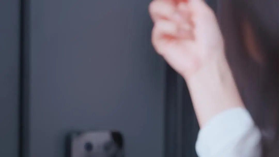 หัวใจถูกรุกล้ำ: ความร้อนแรงที่ซ่อนอยู่หลังประตูสีเทา