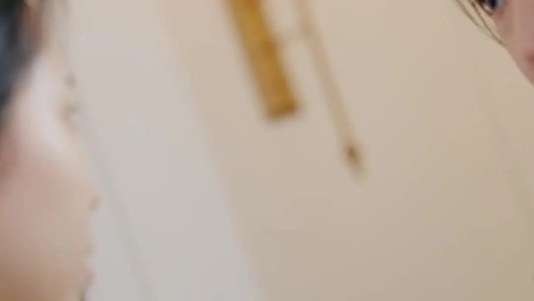 Giấc Mộng Hào Môn: Nụ Cười Trong Ánh Đèn Vàng Và Những Vết Đỏ Trên Gương Mặt