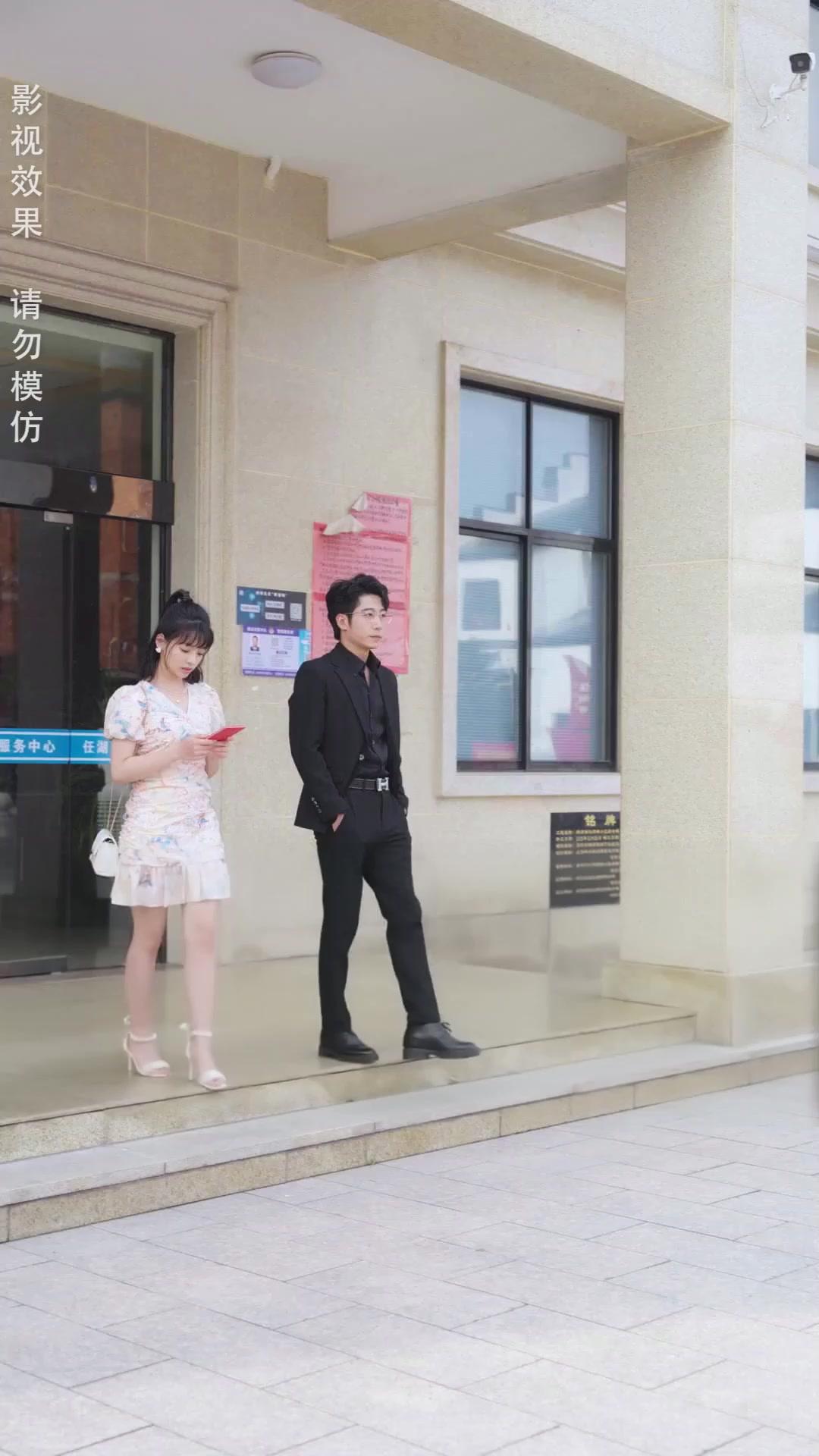 زوجته الحلوة أميرة ثروته؟