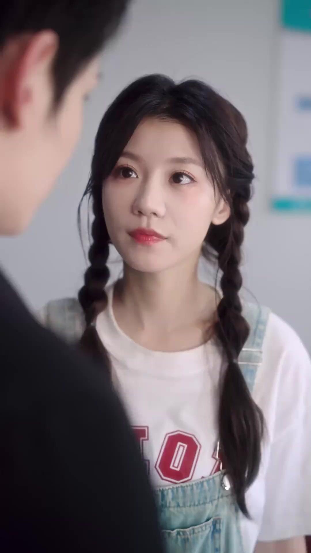 Istrinya Bos dari Kampung