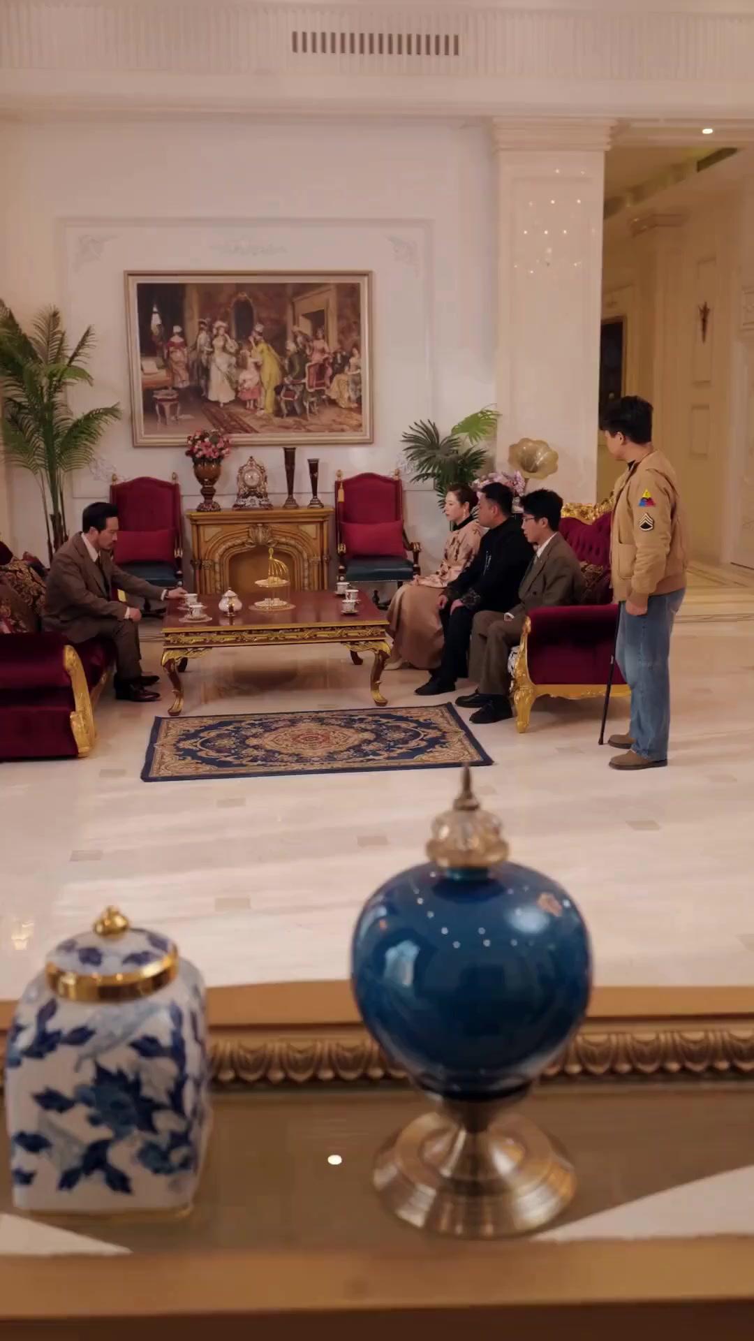 (مدبلج) الشرير الأول