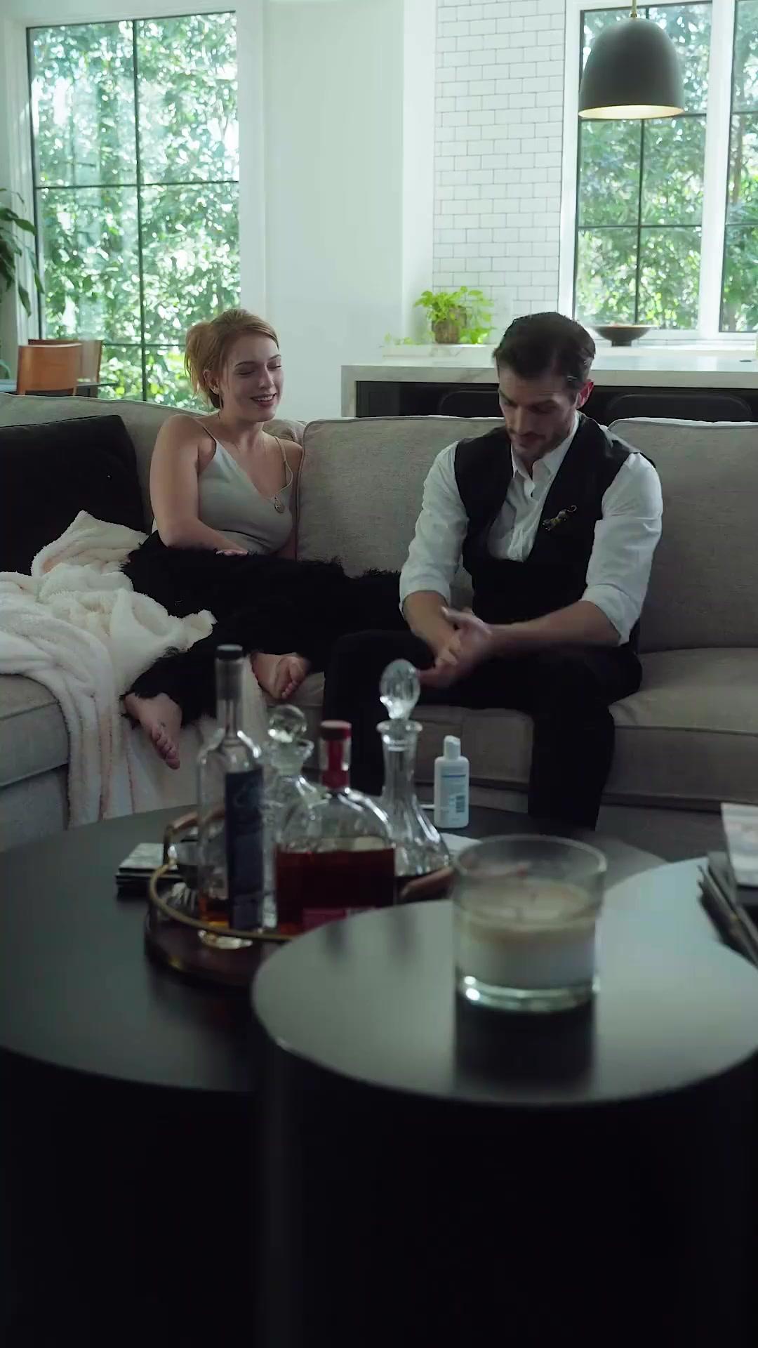 (Dublagem)A Coroa Além do Túmulo