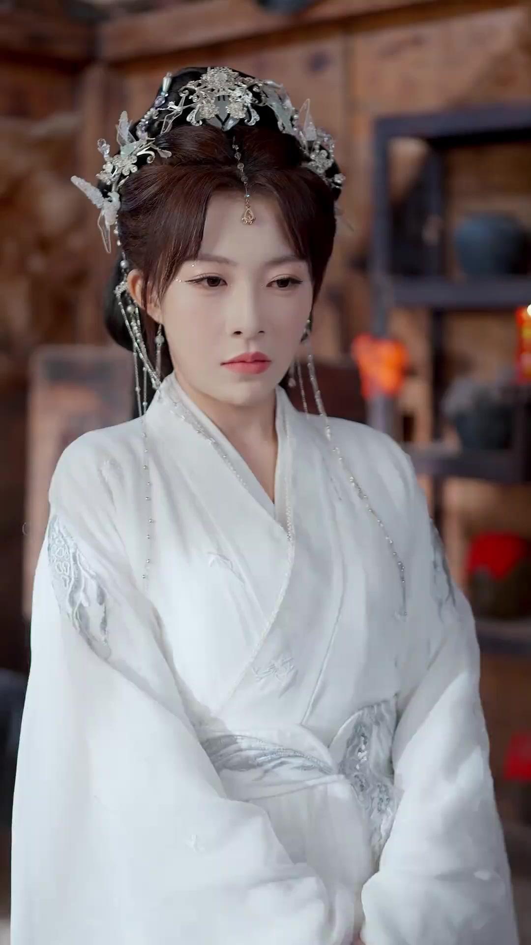 بدأ بسيفٍ أسطوري كامل، فارتقى من ضعيف إلى إمبراطور السيف