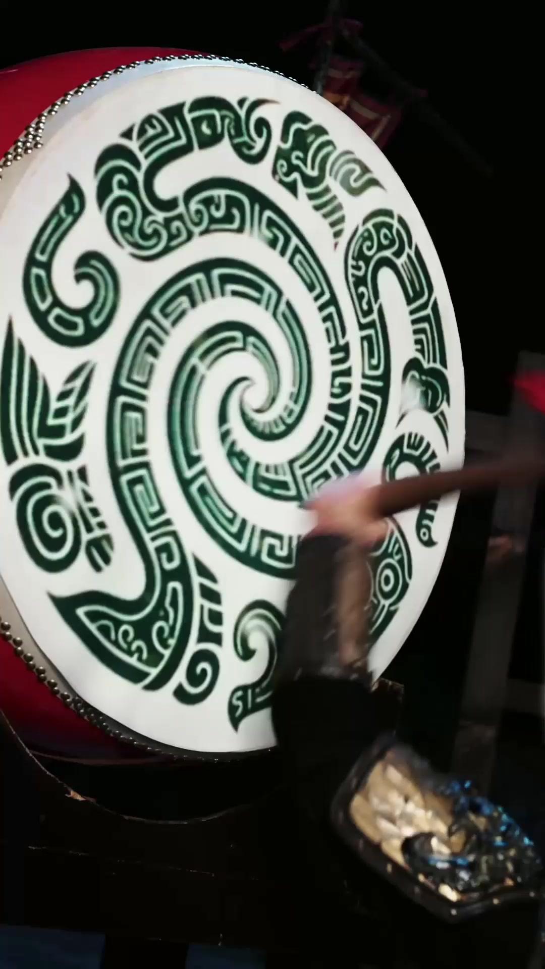 My Stepsisters Spoiled Me into a Legend