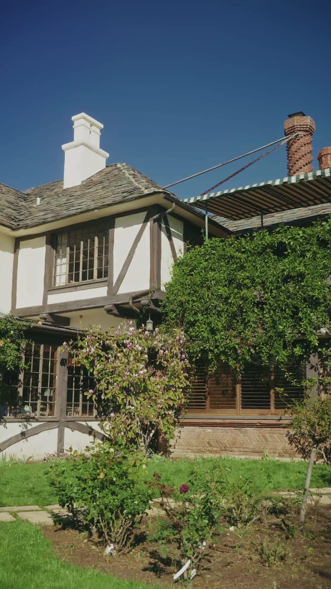 DANS LES BRAS DE MES TROIS ONCLES