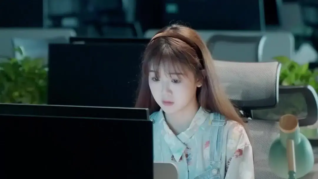 Reborn, I Captured My Ex's Uncle: When the Office Becomes a Confessional Booth