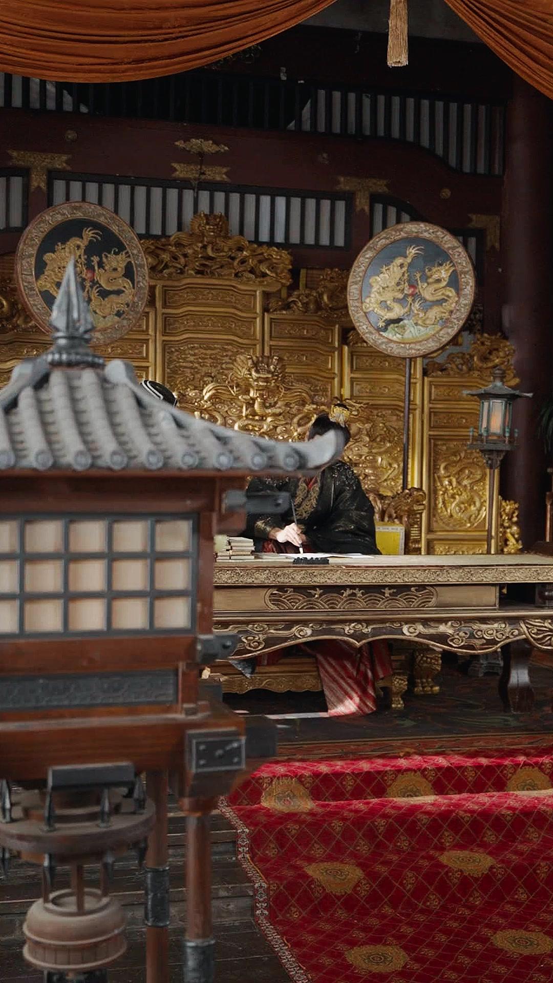 Your Majesty… I’m Just a Courtesan!