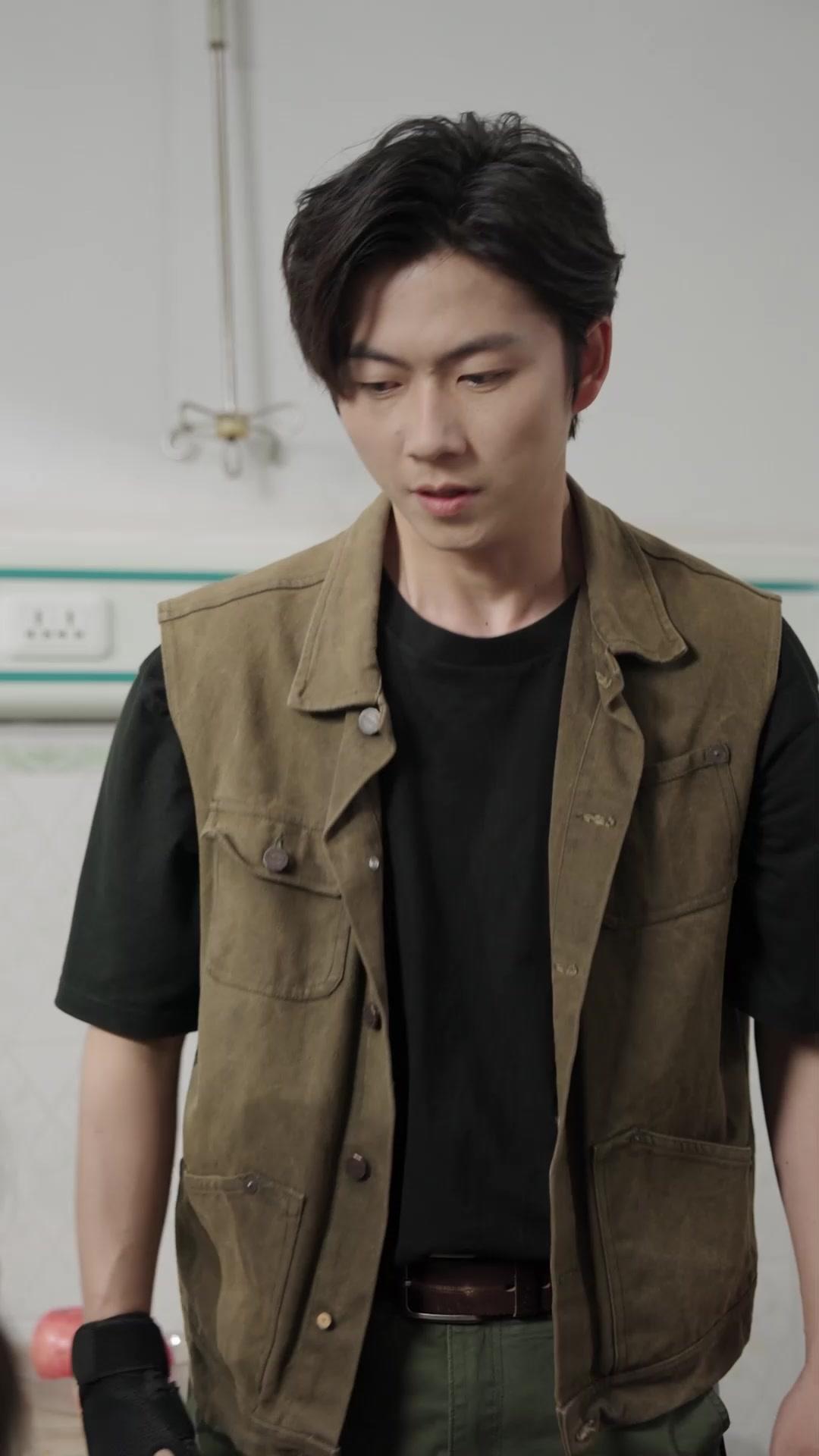 DEMI-MORT, DEMI-VIVANTE