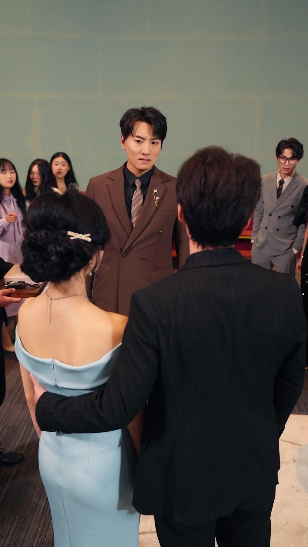 Primadona dan Pengawalnya