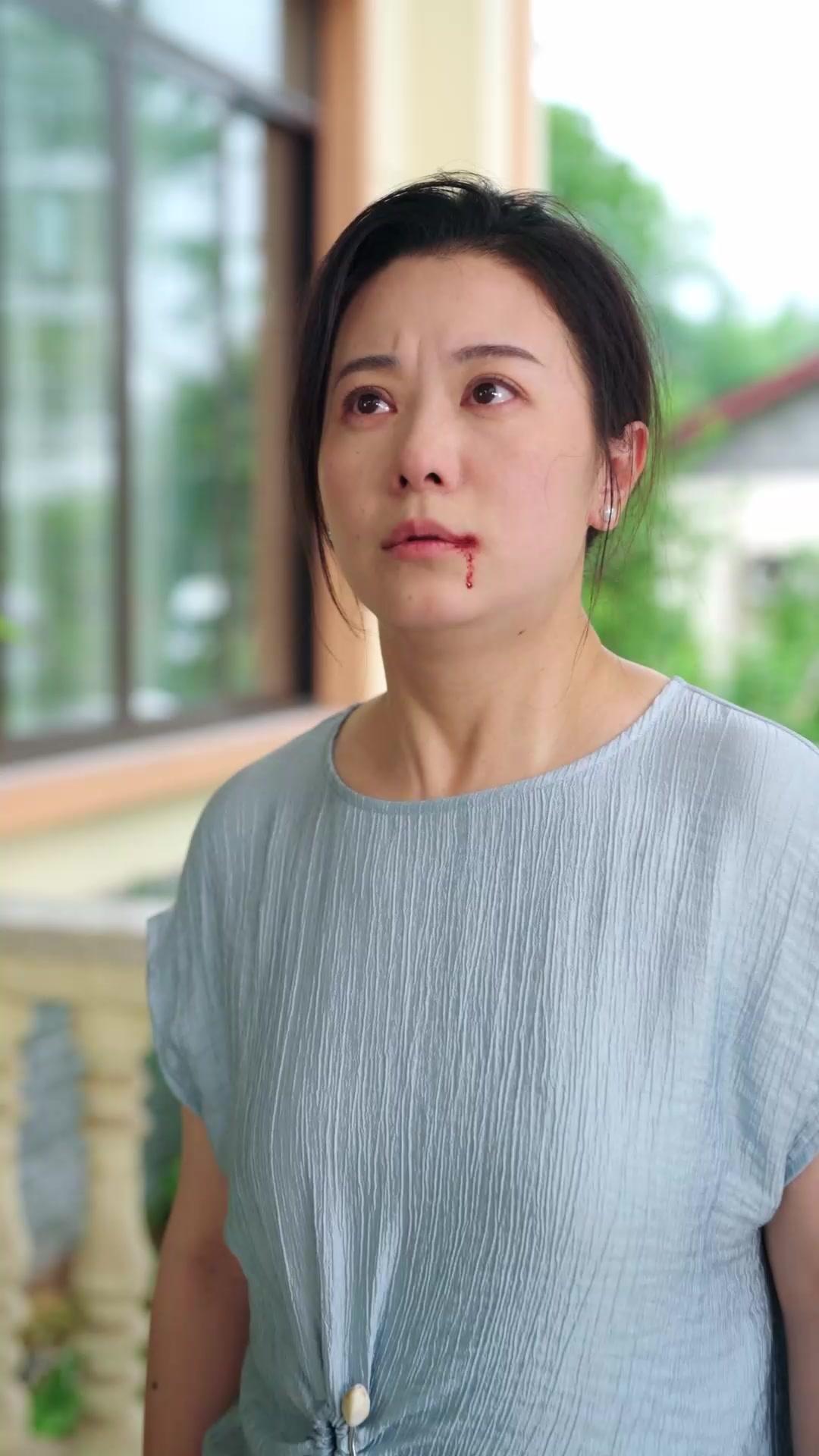 APRÈS LE DIVORCE, IL M'AIME FOLLEMENT