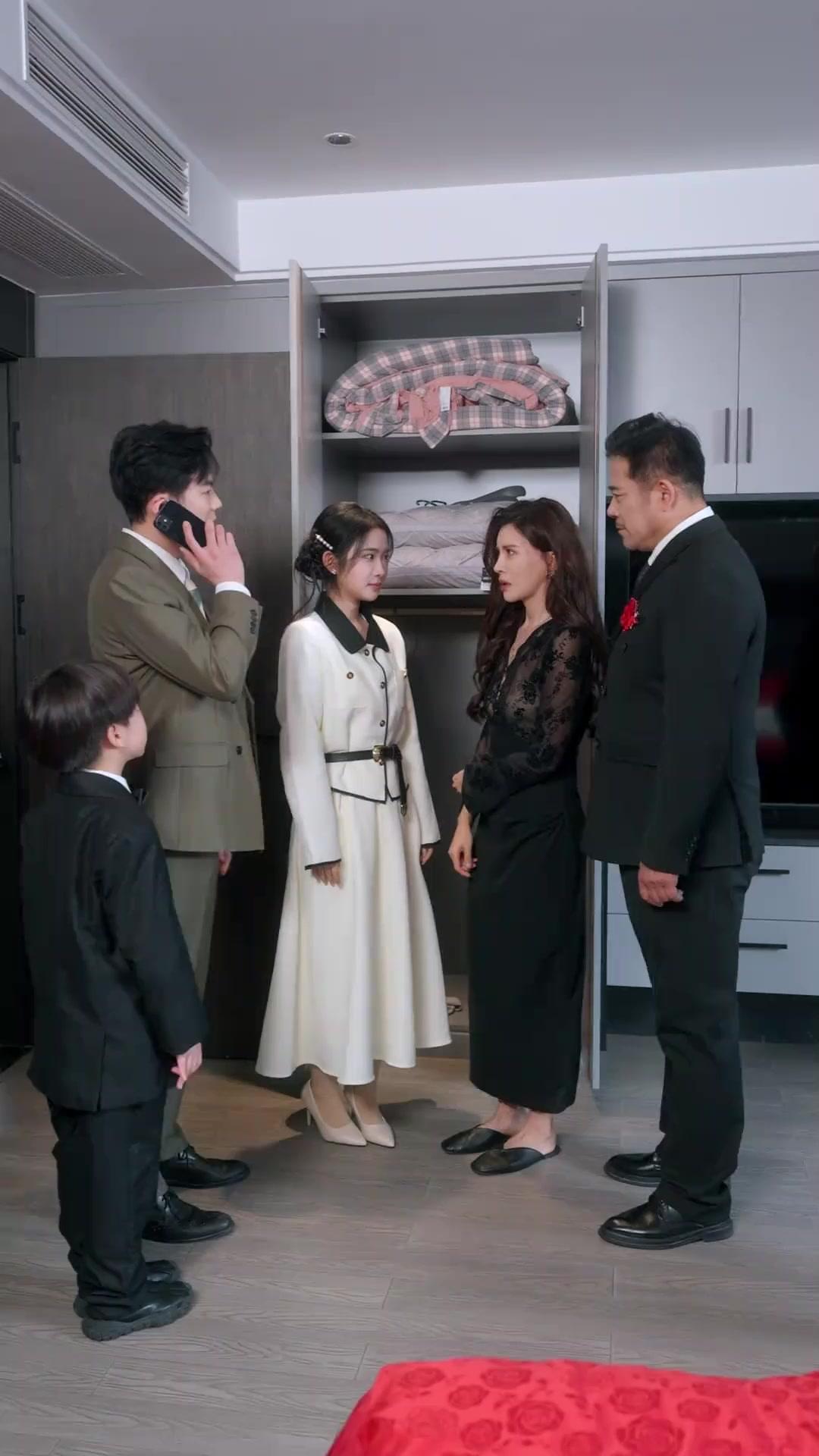 BELLE-FILLE EN POUVOIR