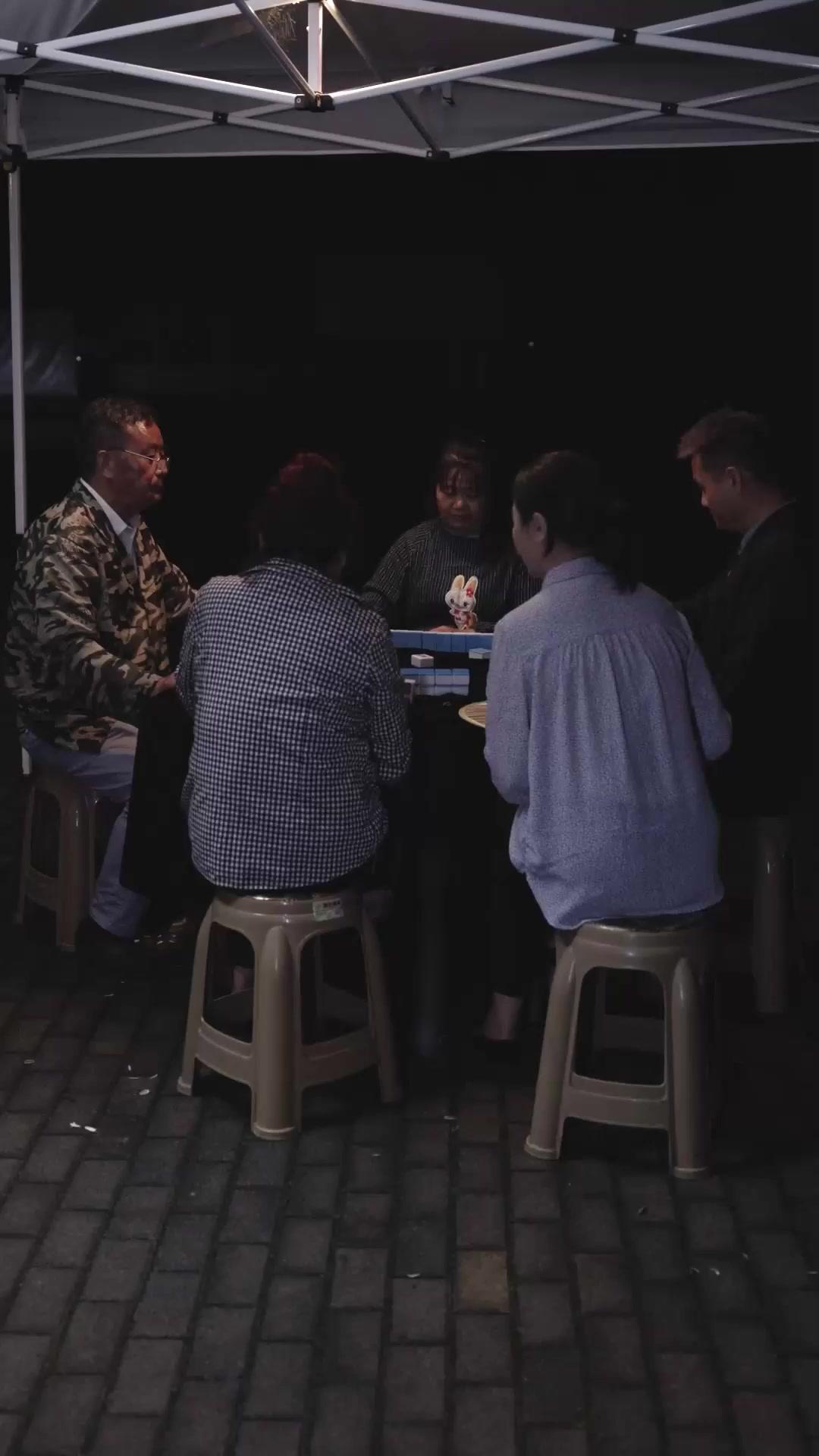 Nona Direktur yang Asli dan Palsu