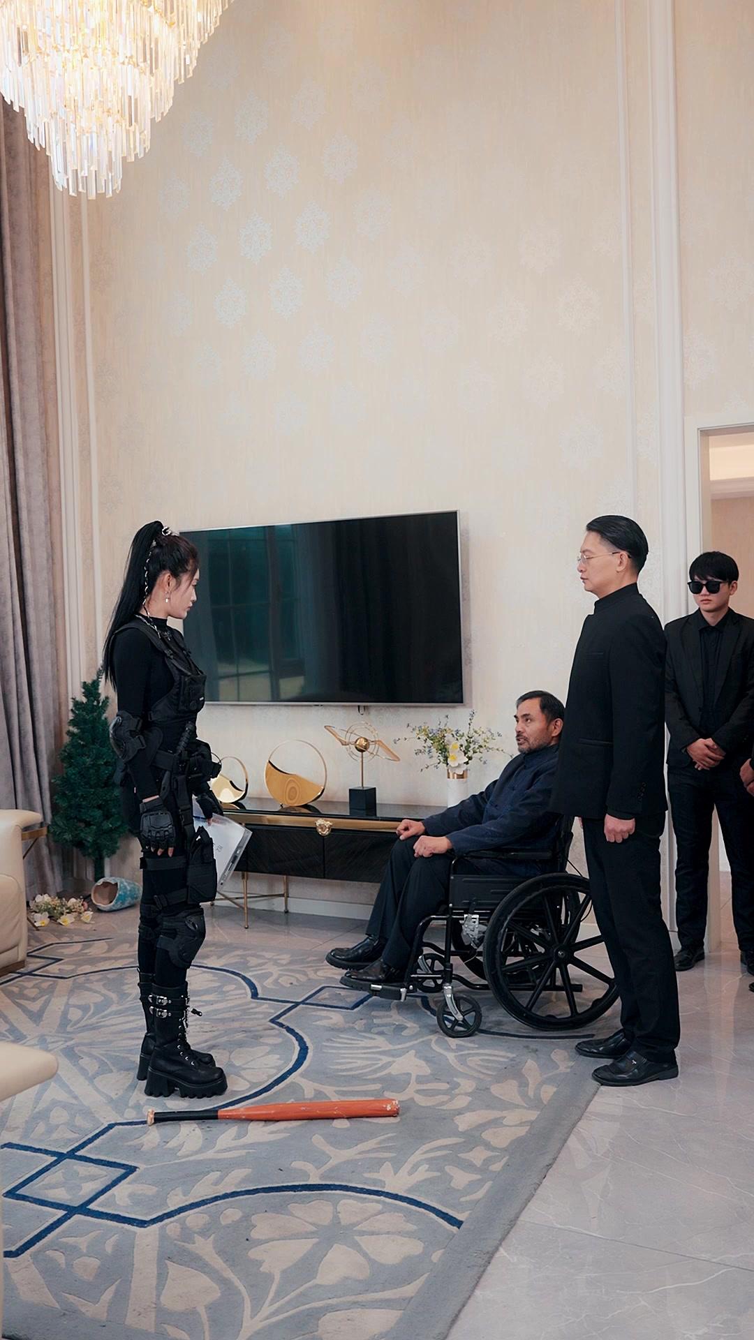 父に売られたけど 殺し屋のボスになった件